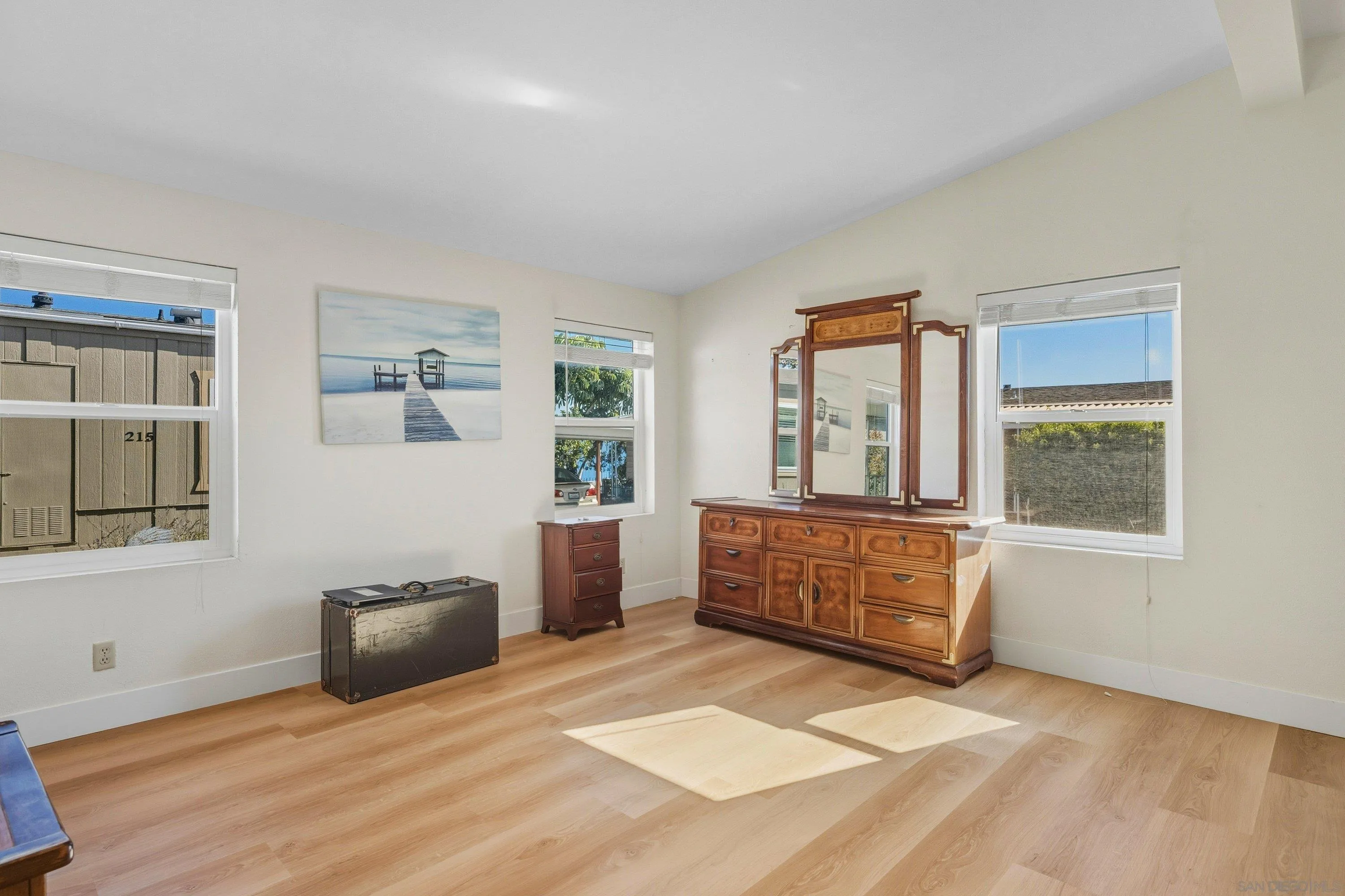 https://cdn.realtyfeed.com/cdn/127/260013094/2bed63313b755fa8730db520a75f2382.webp