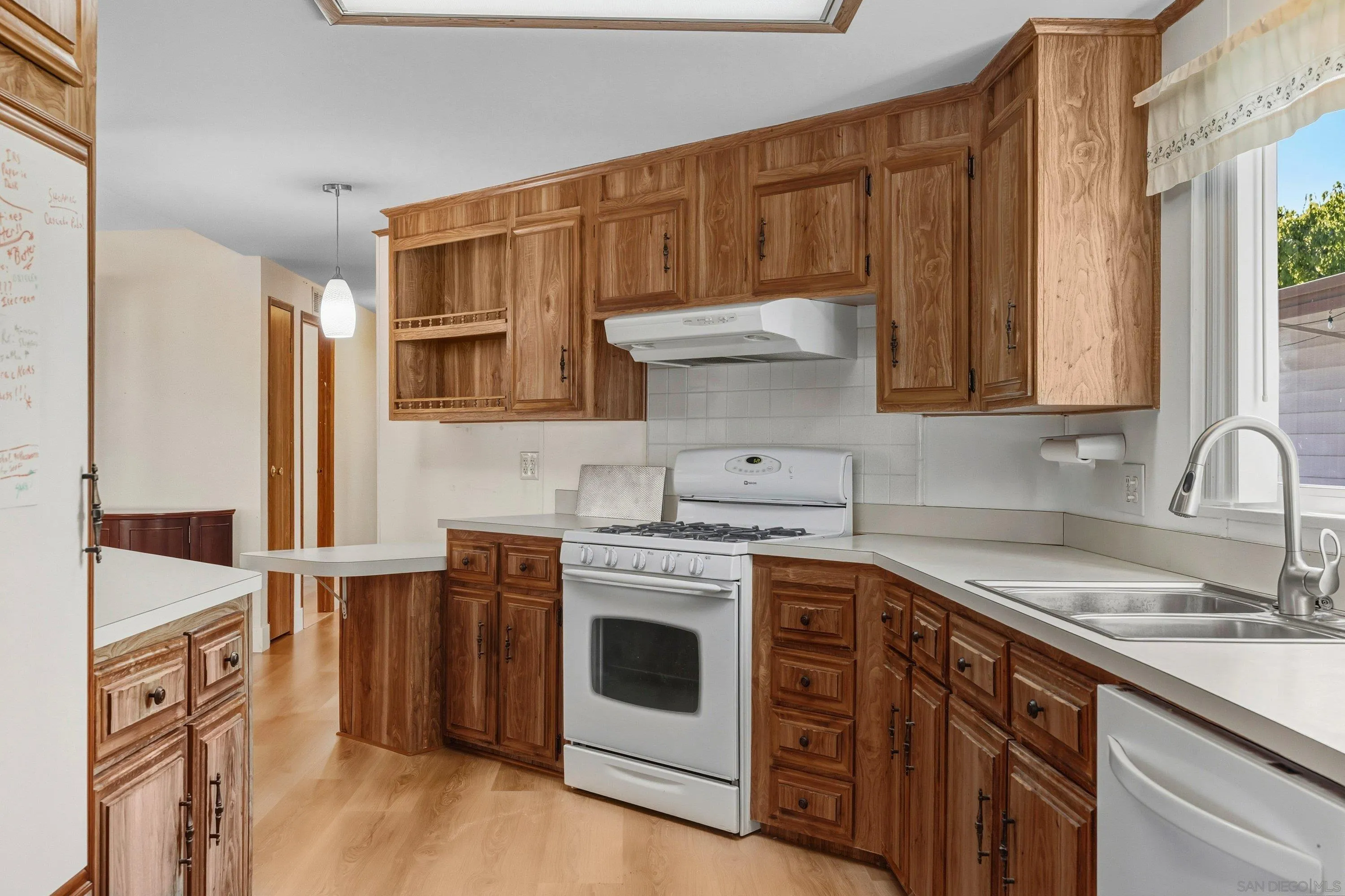 https://cdn.realtyfeed.com/cdn/127/260013094/3e033f3a02ed63bef43e1c405ededd97.webp