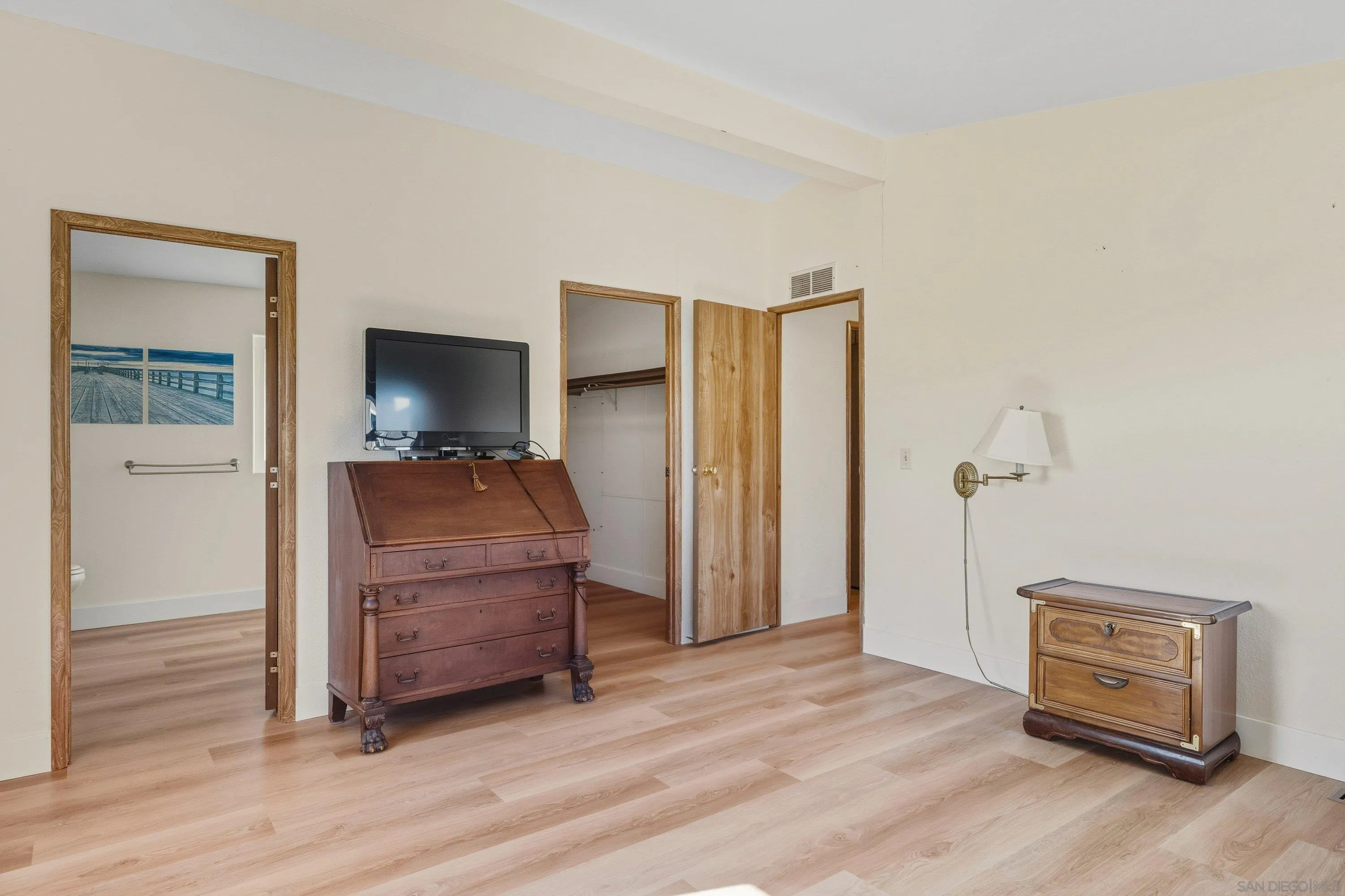 https://cdn.realtyfeed.com/cdn/127/260013094/e8916e873d100204aeb5bb6de53f8be6.webp