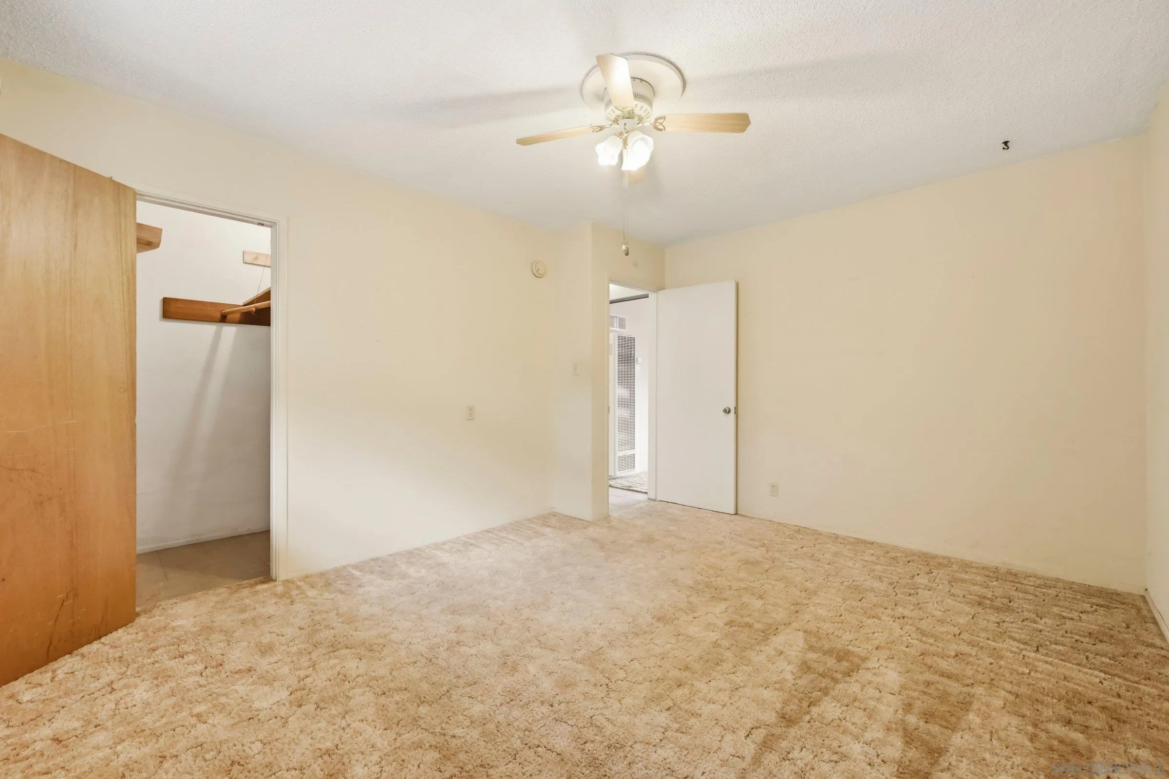 https://cdn.realtyfeed.com/cdn/127/260013097/37acada334c0b37f7edeb0267ad57aa3.webp