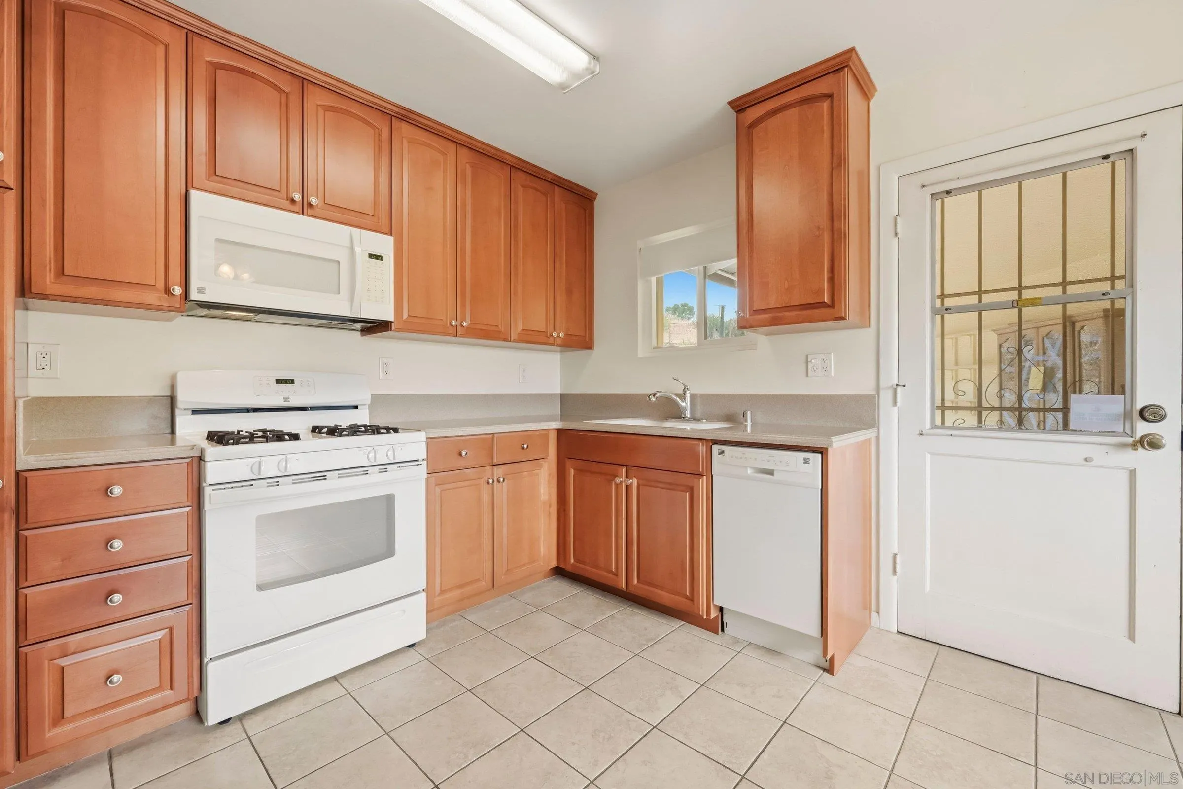 https://cdn.realtyfeed.com/cdn/127/260013097/624b6de8e3b23235a925fab204c6015d.webp