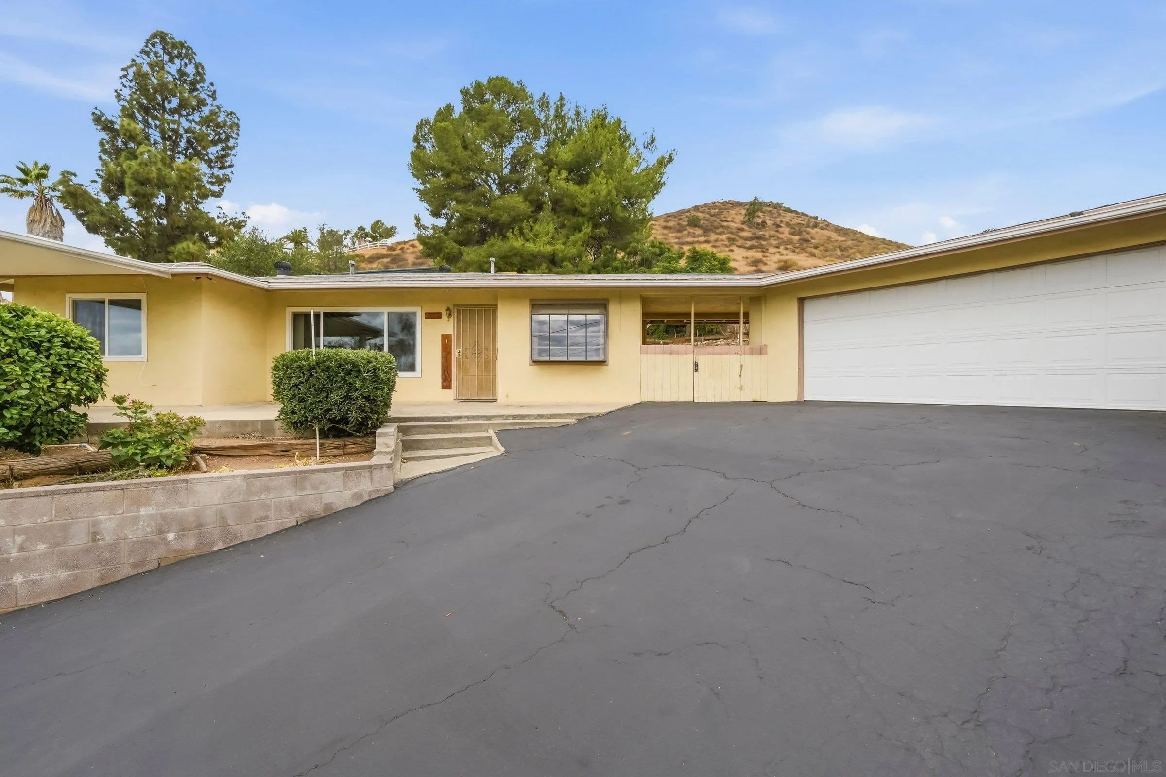 https://cdn.realtyfeed.com/cdn/127/260013097/8d3fc8fb25c58bf0f3eb66b31eb622a0.webp