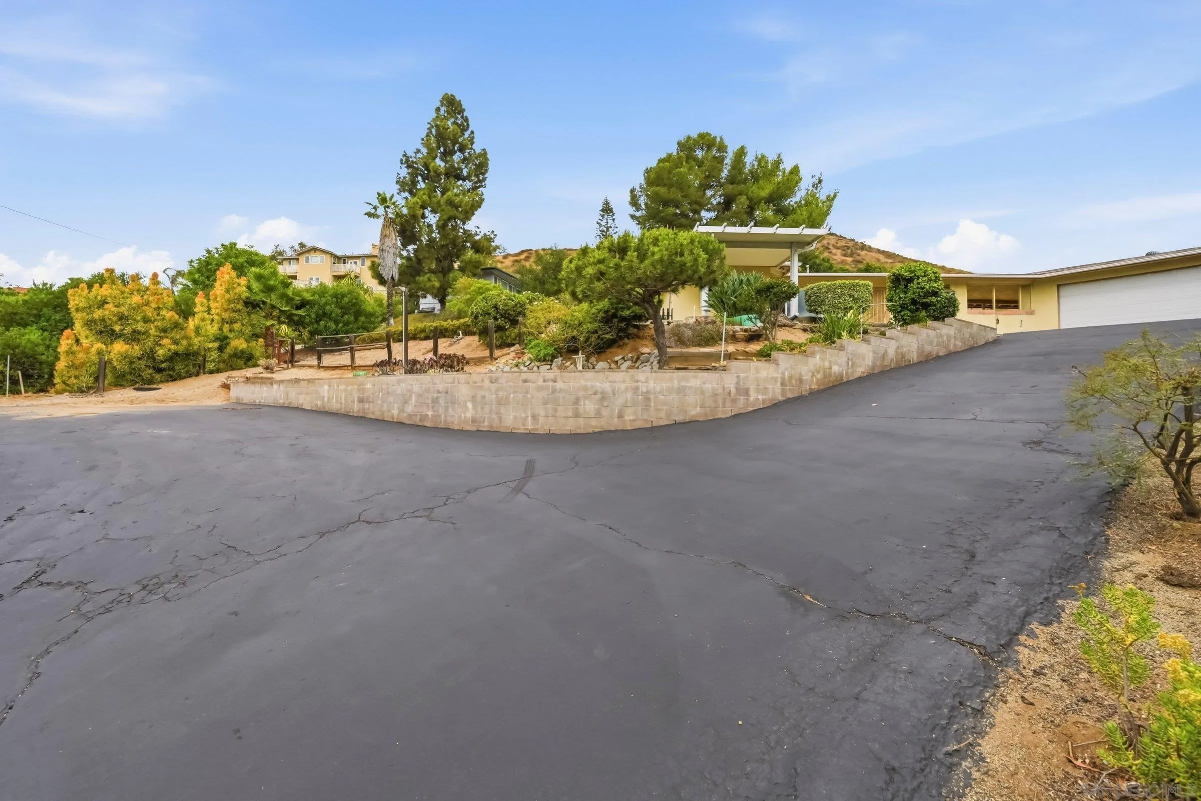 https://cdn.realtyfeed.com/cdn/127/260013097/8e4075a93336be1a229533d2dcedc080.webp
