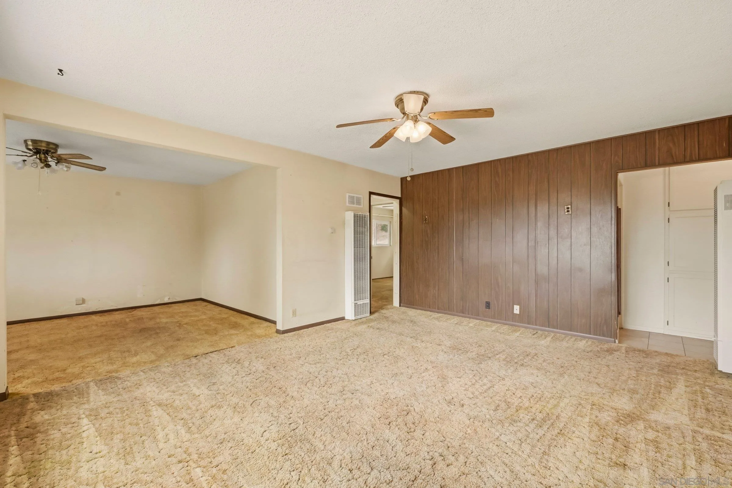 https://cdn.realtyfeed.com/cdn/127/260013097/aaf2a402bee76242309a34b337e21294.webp