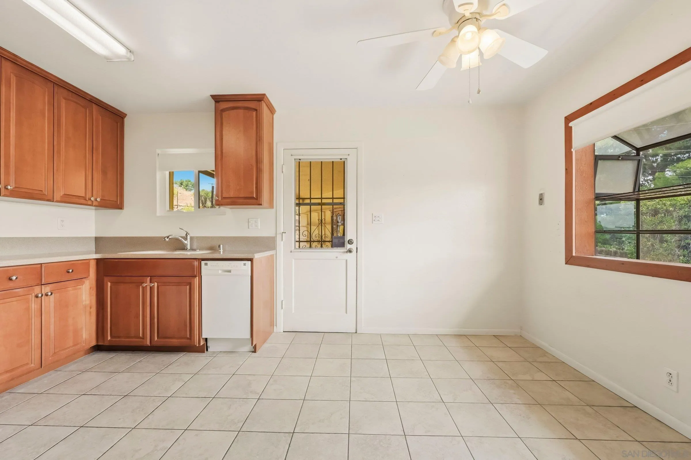 https://cdn.realtyfeed.com/cdn/127/260013097/e7e2bf124030353860bdfadc497c80f8.webp