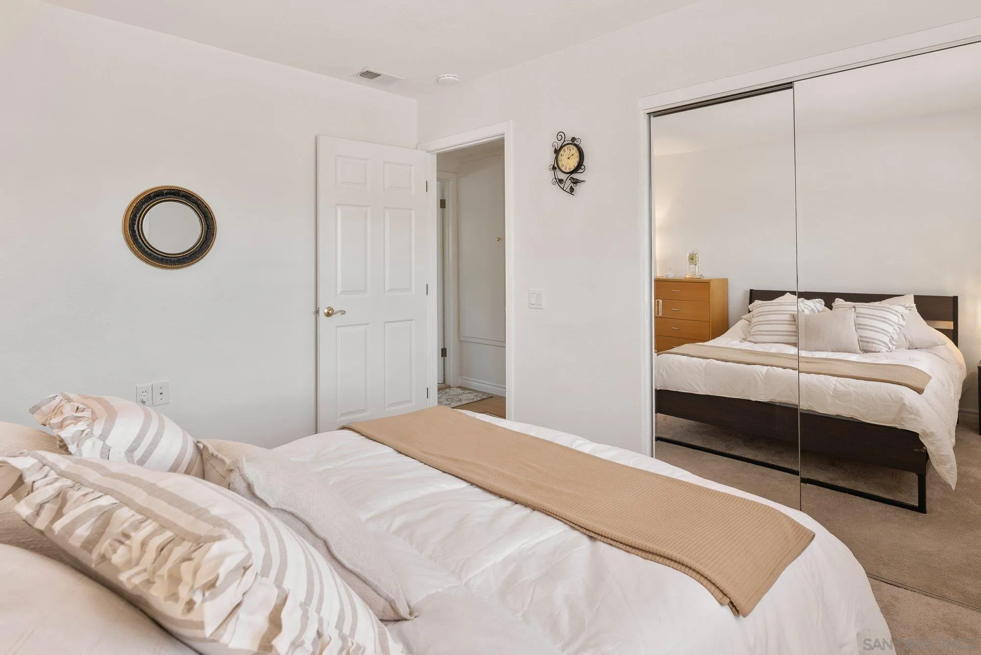 https://cdn.realtyfeed.com/cdn/127/260013098/97fed1ded7fbd5809d537c3887907845.webp