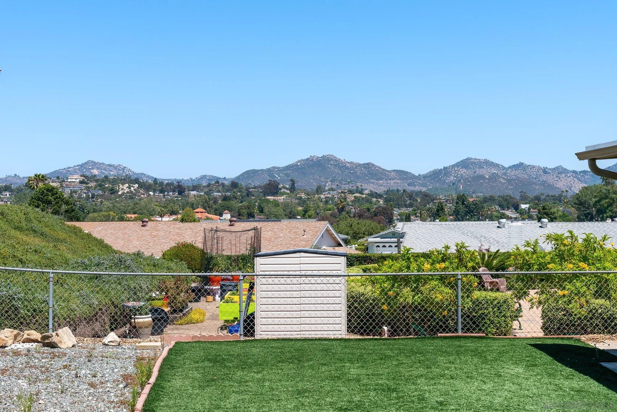 https://cdn.realtyfeed.com/cdn/127/260013098/c33d7c184f200a9fe070647dc39385c4.webp