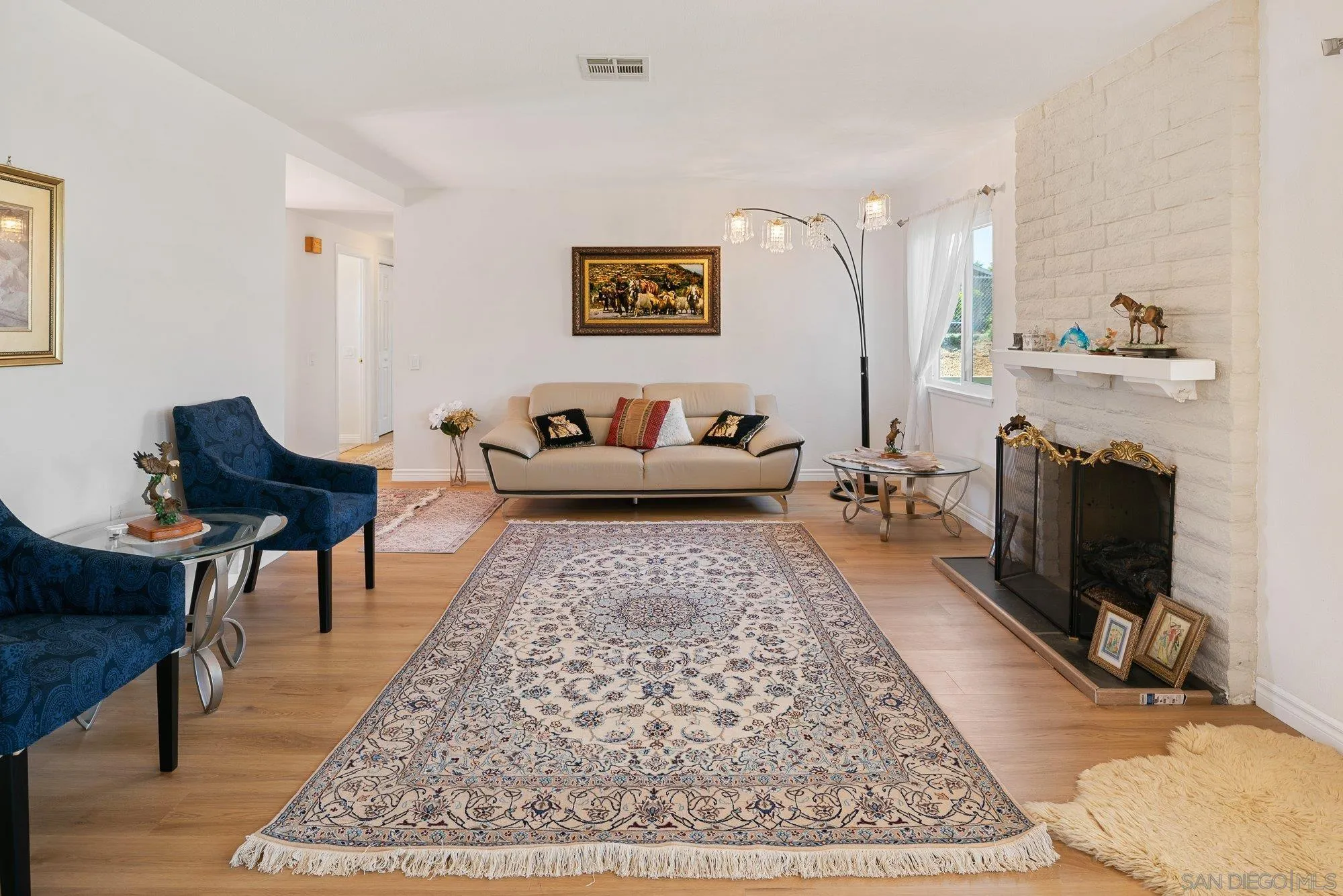 https://cdn.realtyfeed.com/cdn/127/260013098/fedb8f6608730f06e690b39bdfbb1a19.webp