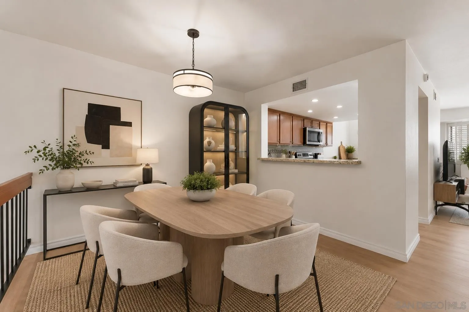 https://cdn.realtyfeed.com/cdn/127/260013099/e4c82fa504ad0c16919d31d179390a97.webp