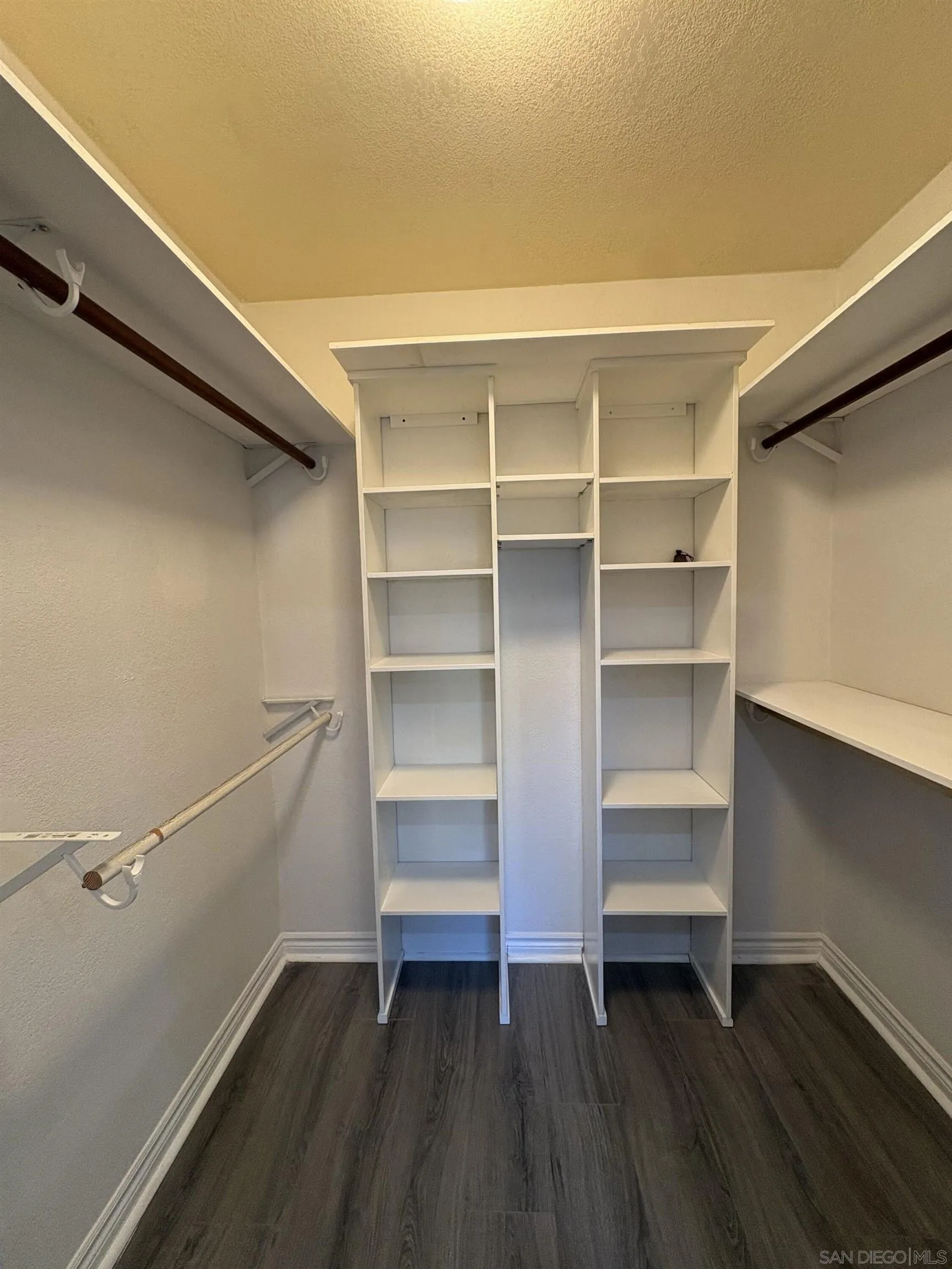 https://cdn.realtyfeed.com/cdn/127/260013101/ccba7e05a074497c17a34a778c199563.webp