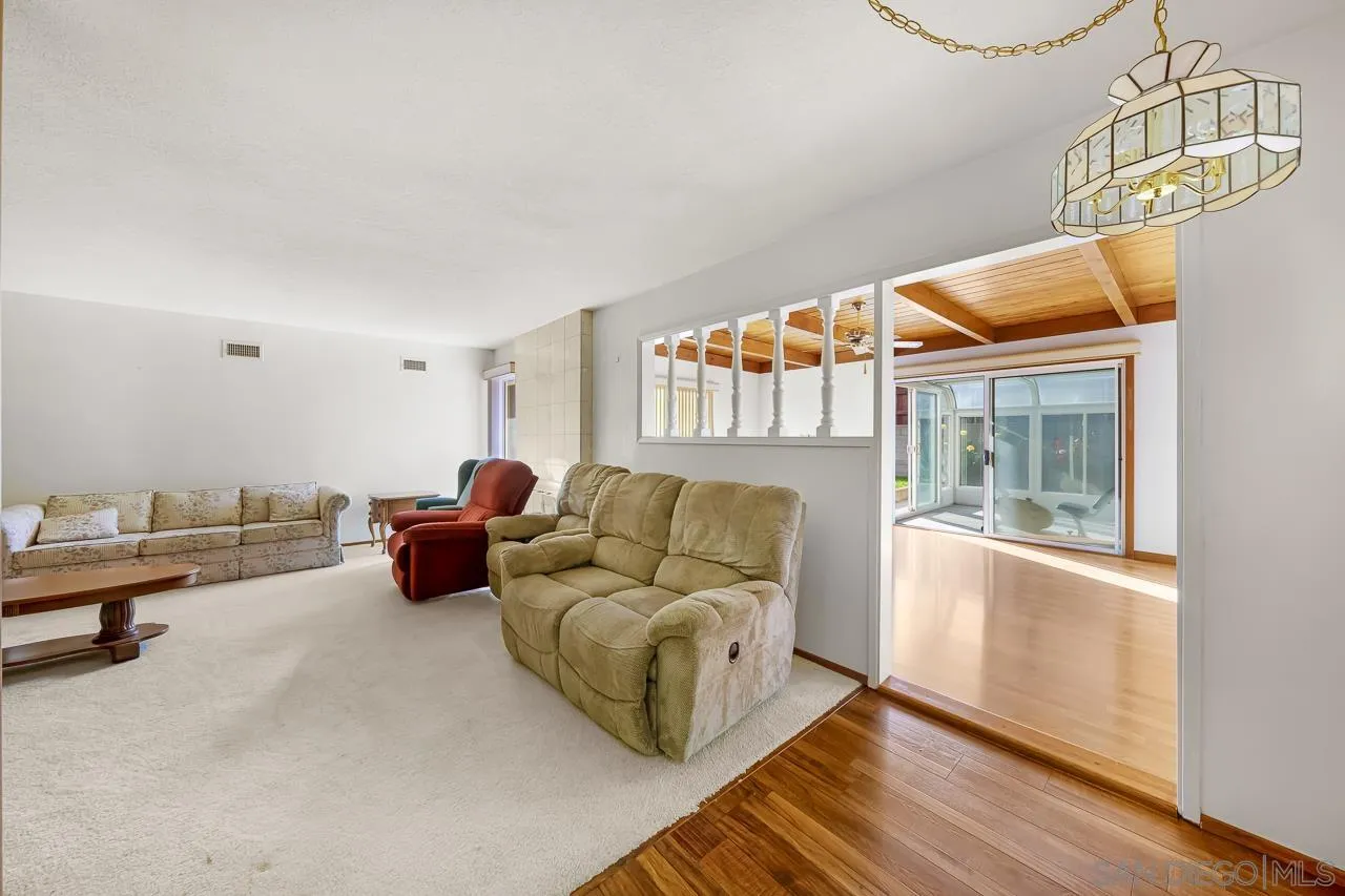 https://cdn.realtyfeed.com/cdn/127/260013103/66d4d03894b04951df29ea7cafecdfbc.webp