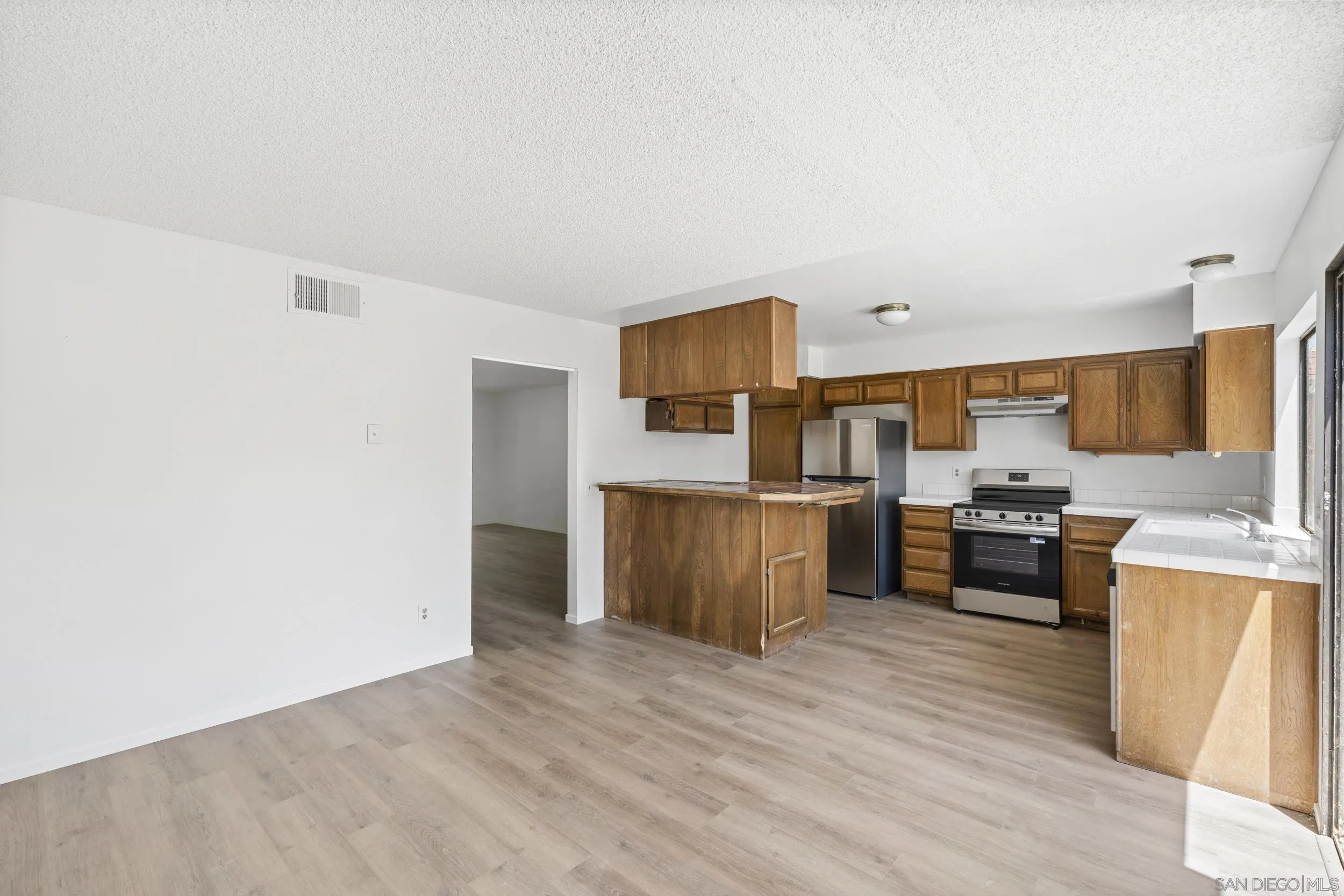 Photo #13: 260013112 Listing: Photo #13