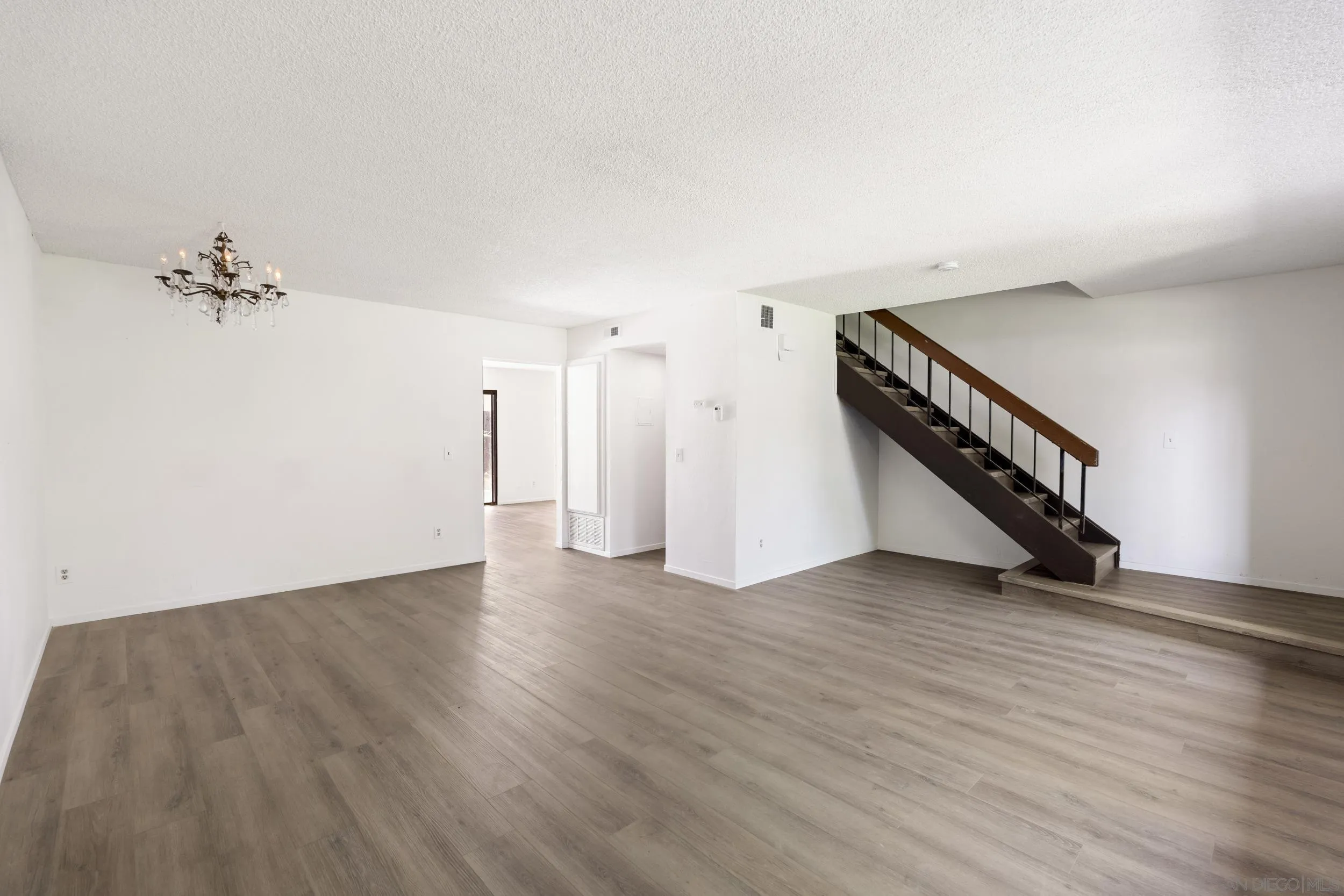 Photo #5: 260013112 Listing: Photo #5