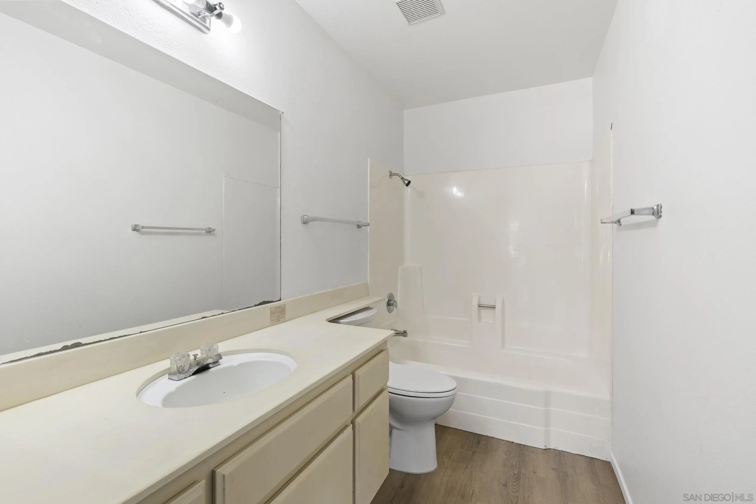 Photo #24: 260013112 Listing: Photo #24