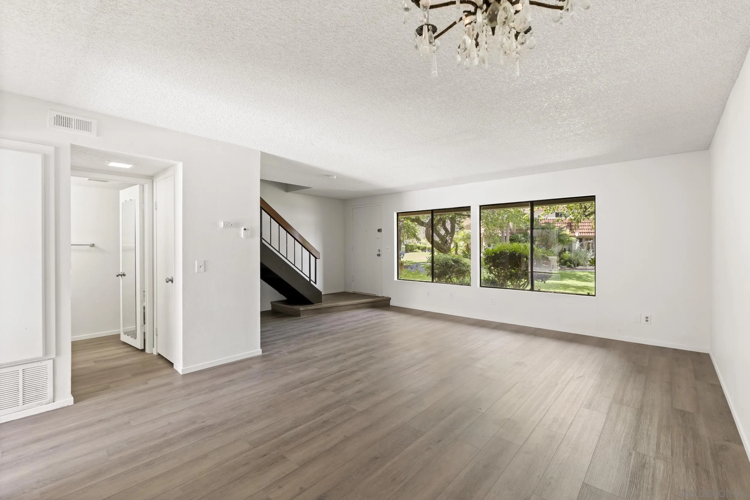Photo #8: 260013112 Listing: Photo #8