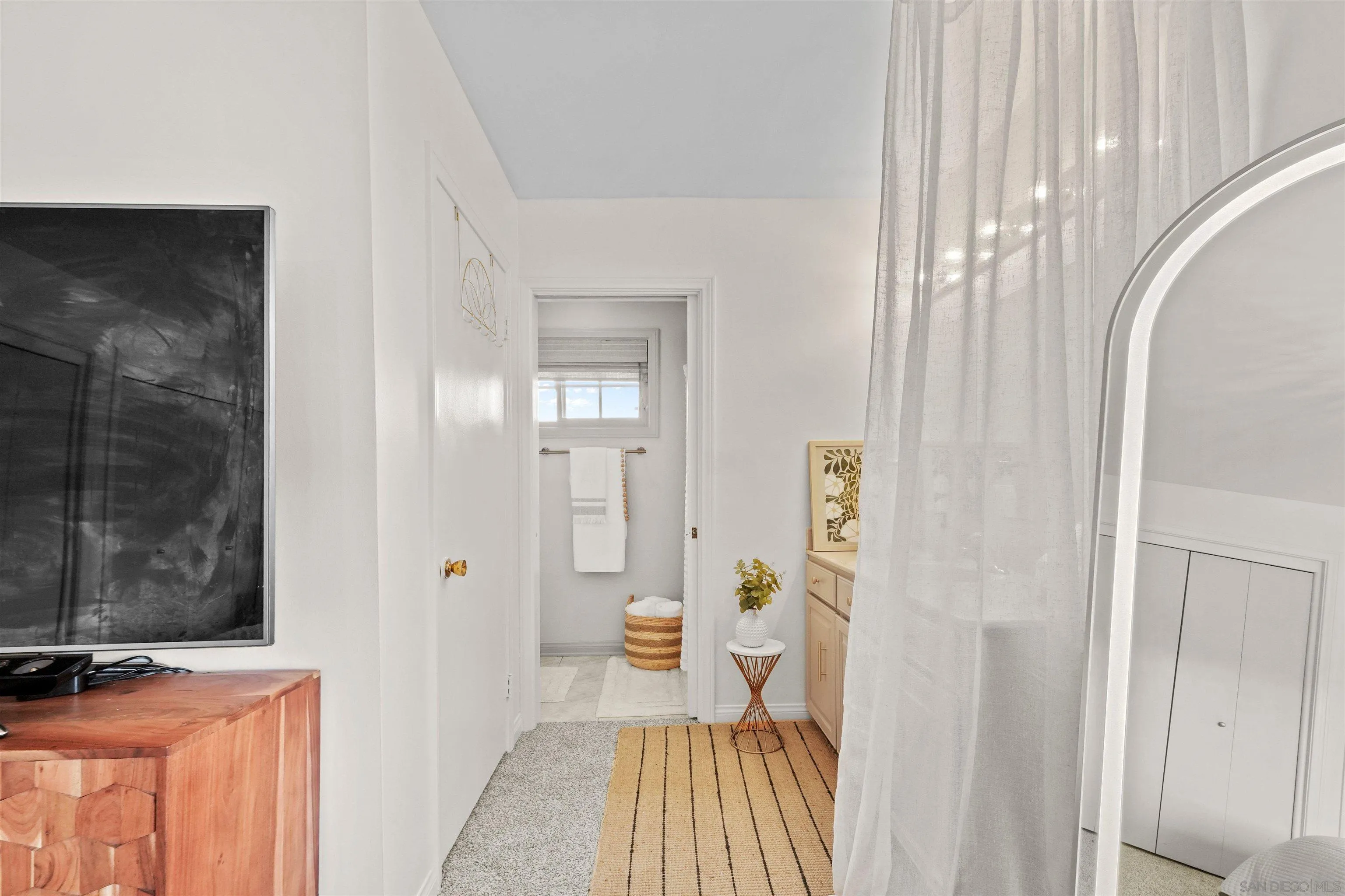 https://cdn.realtyfeed.com/cdn/127/260013113/1965160a50fcbe33de4b362af55801cf.webp