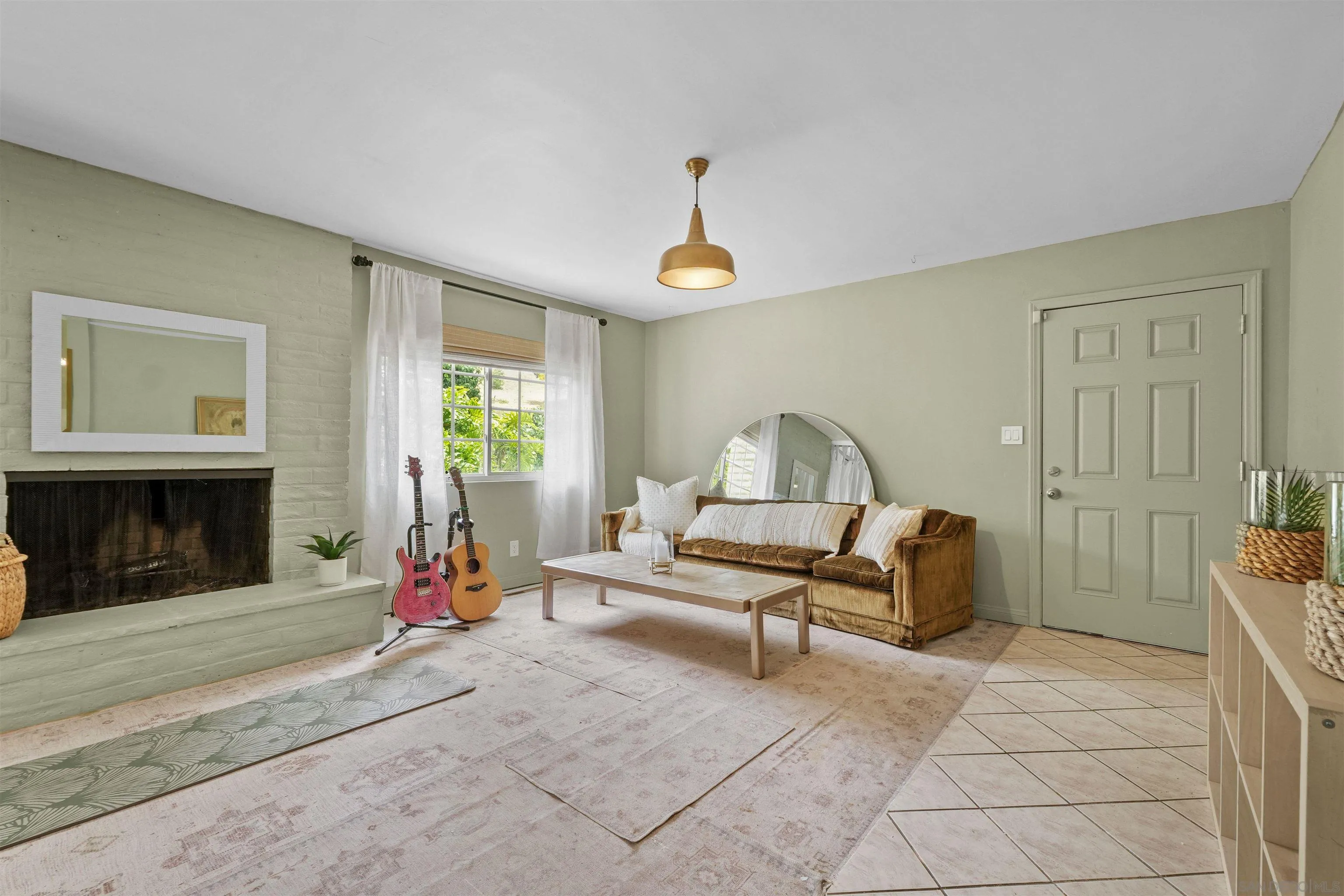 https://cdn.realtyfeed.com/cdn/127/260013113/64ccddcec18d71f7efd6b55b7cddd799.webp