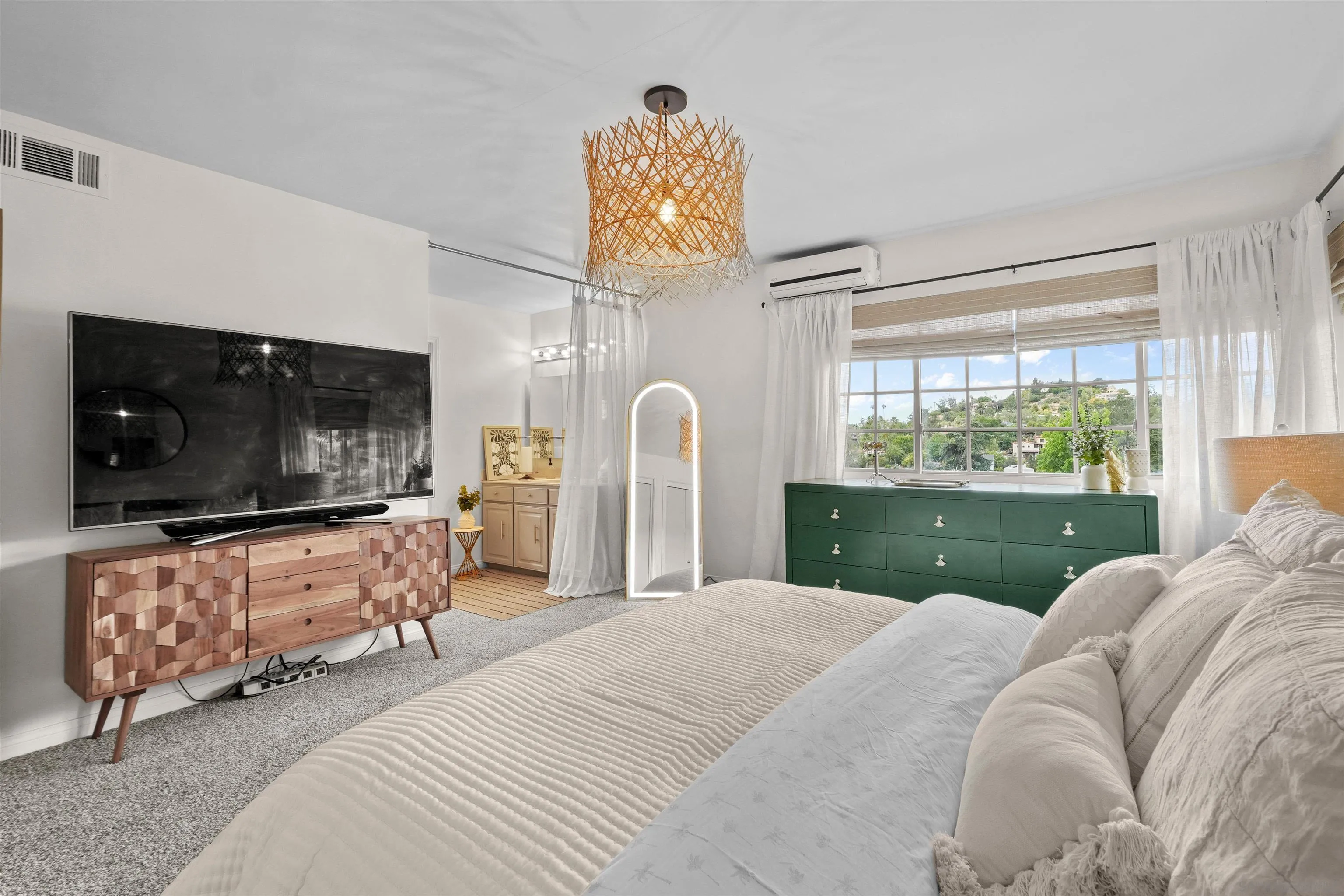 https://cdn.realtyfeed.com/cdn/127/260013113/e106d31c9a2a6059b900bcf3efd8b453.webp