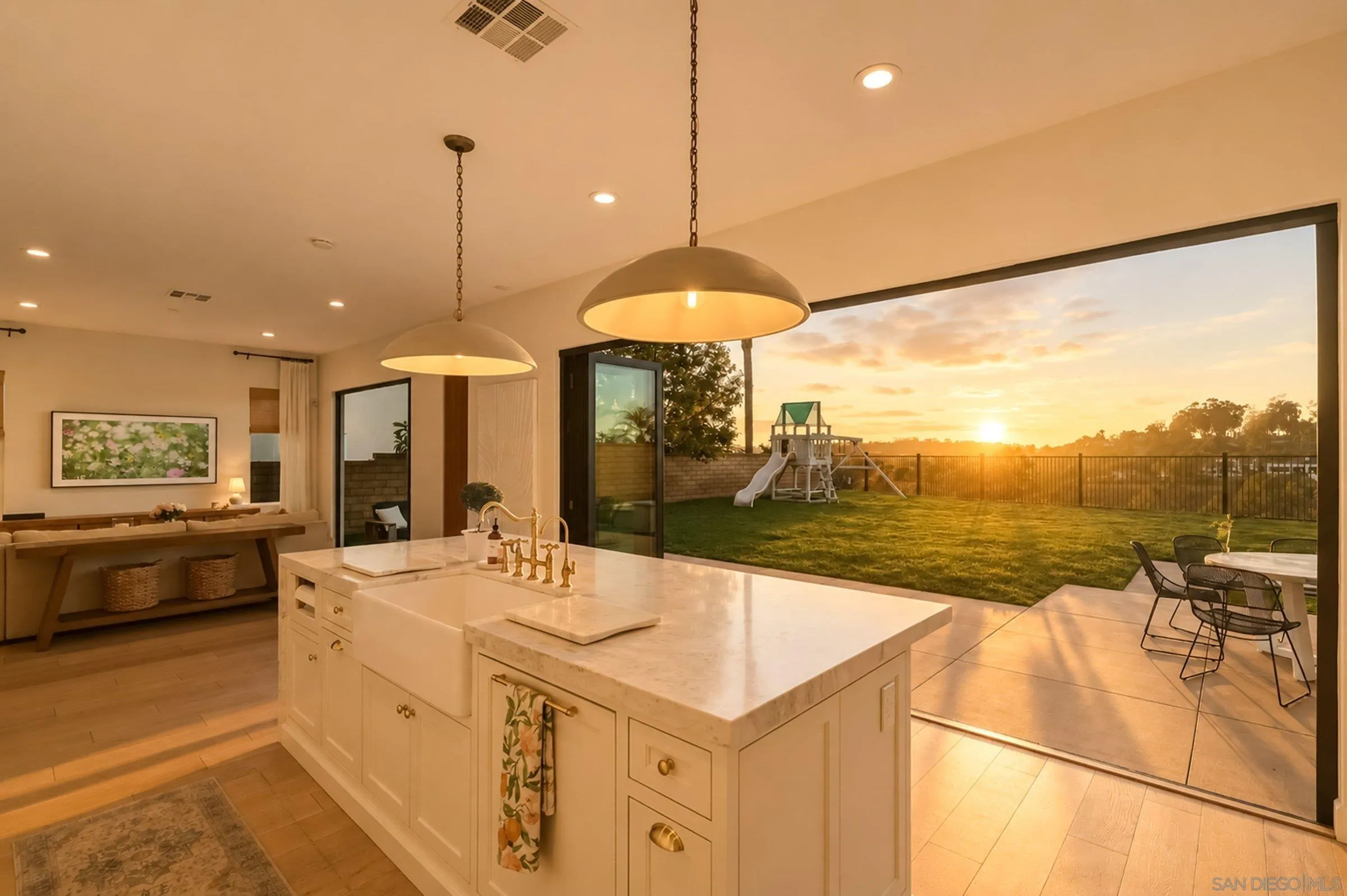 https://cdn.realtyfeed.com/cdn/127/260013115/6cd56403277c242d9ea50024c6d54e0e.webp
