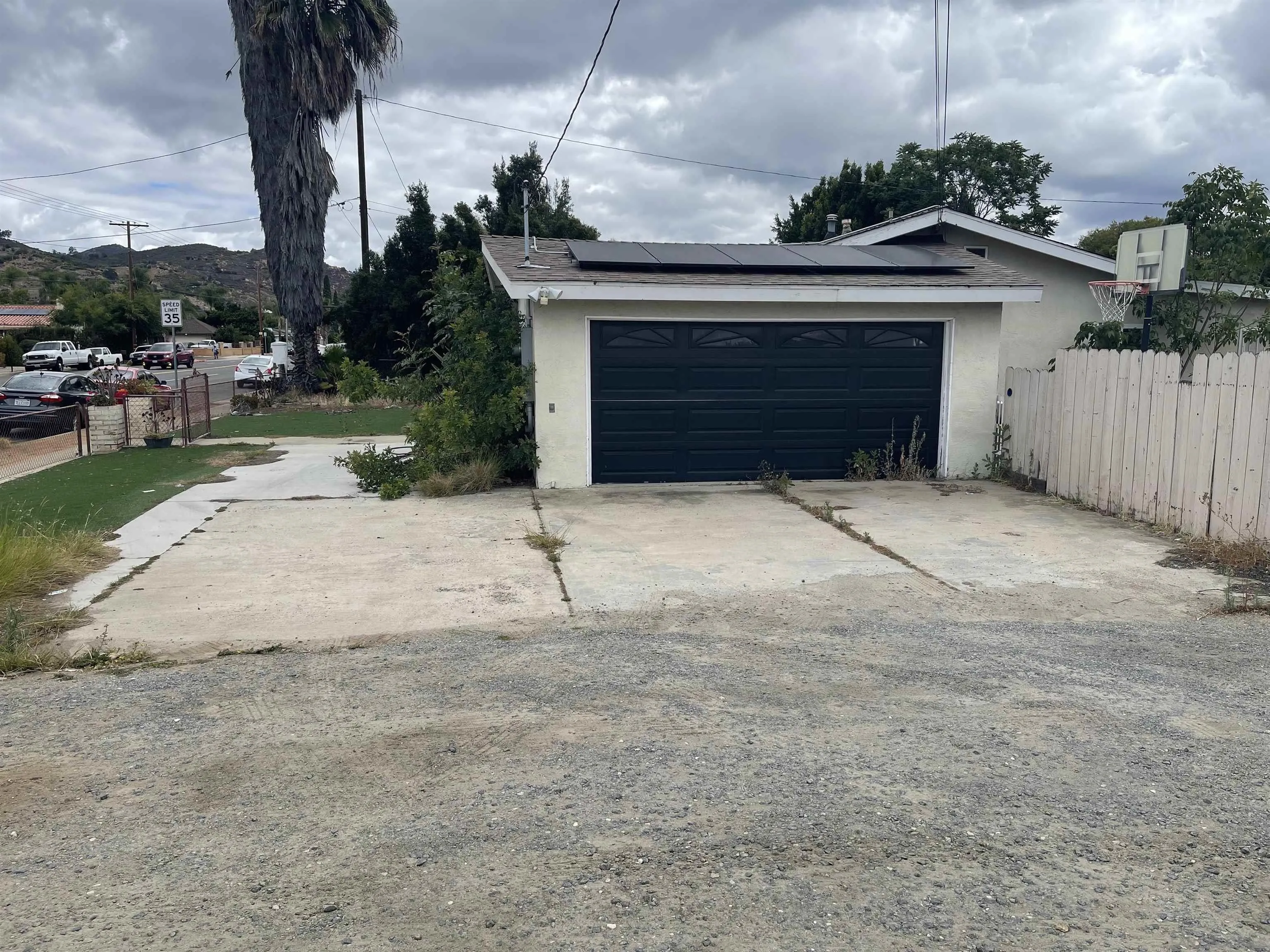 https://cdn.realtyfeed.com/cdn/127/260013117/2c496d72c1ef1fa22d1462a7815cf46d.webp