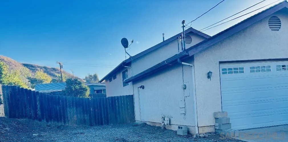 Lakeside, CA 92040
