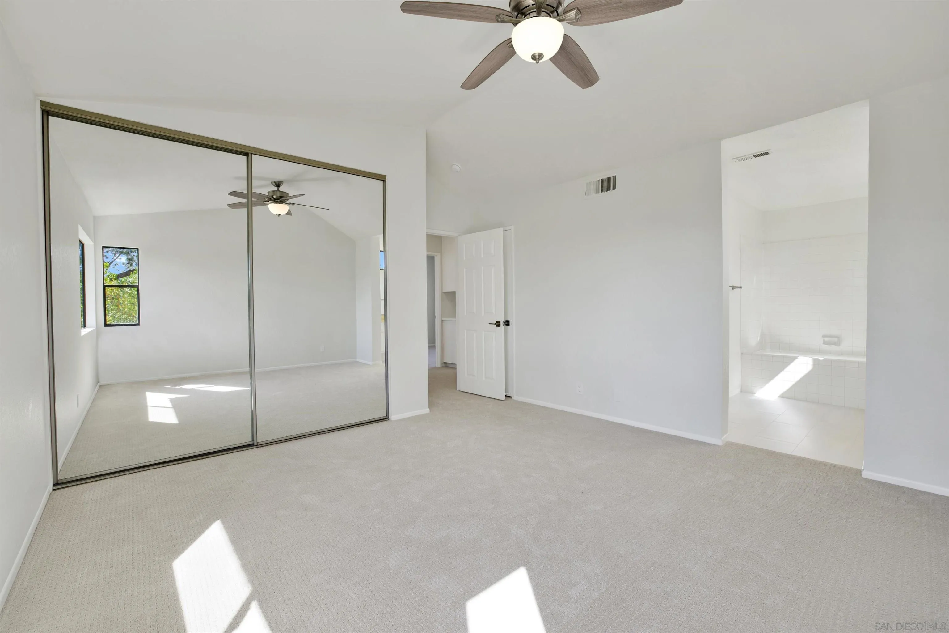 https://cdn.realtyfeed.com/cdn/127/260013120/af851116a77f473f3e54a1d91d0f3ac7.webp