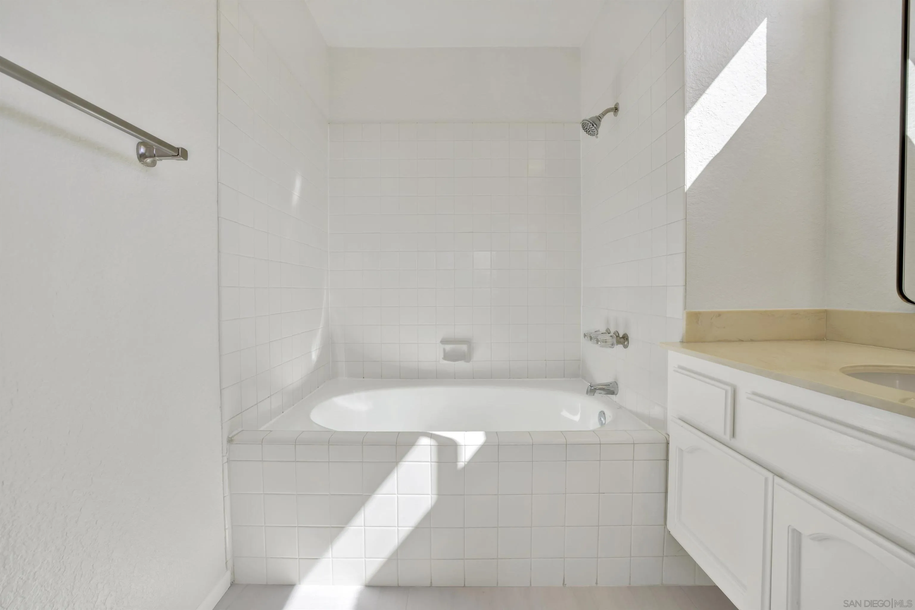 https://cdn.realtyfeed.com/cdn/127/260013120/cf420b6ac82465acd4f856d8f285d31f.webp