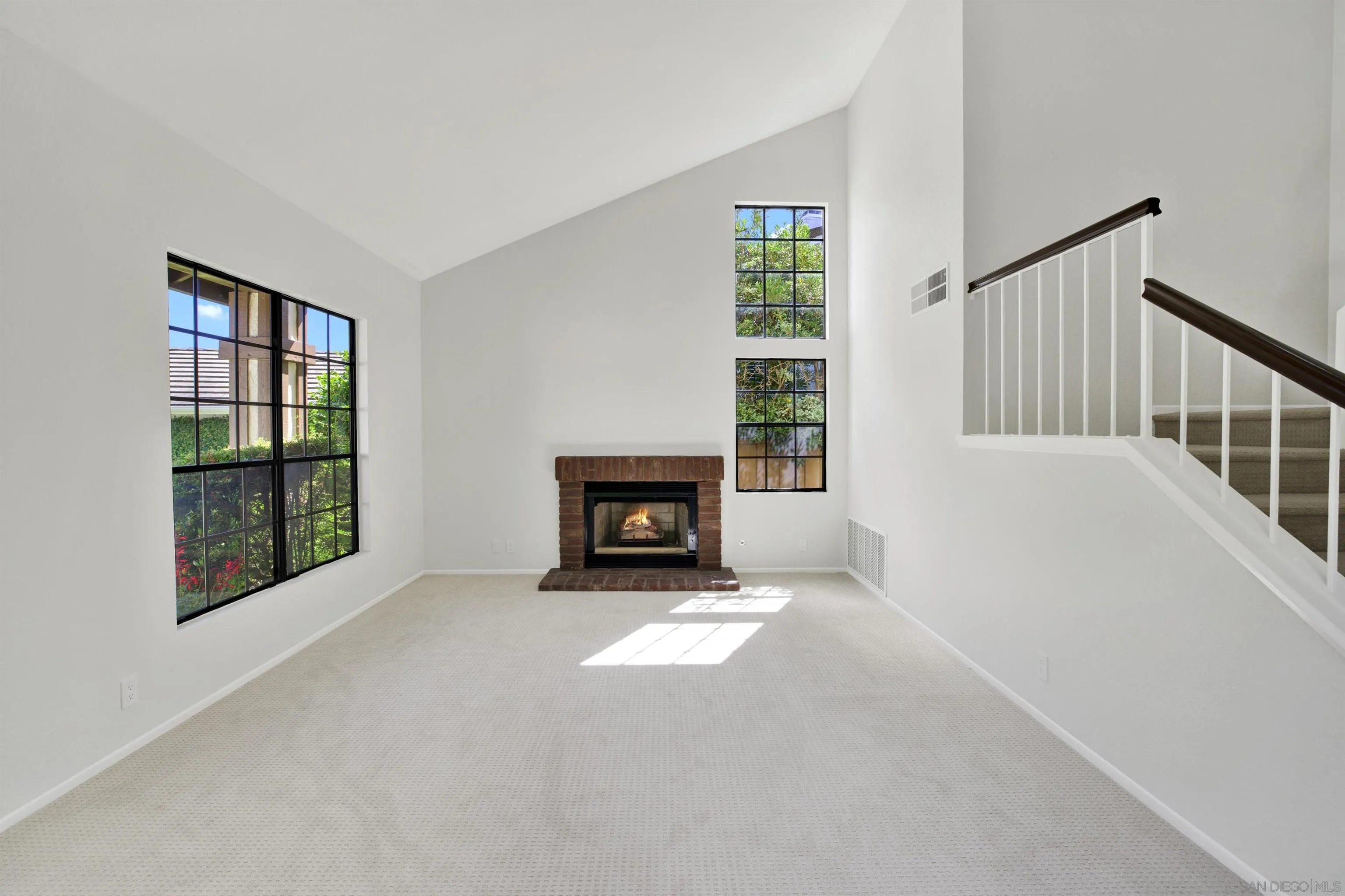 https://cdn.realtyfeed.com/cdn/127/260013120/e7e2d77b30b544455a2a32dcd842d480.webp