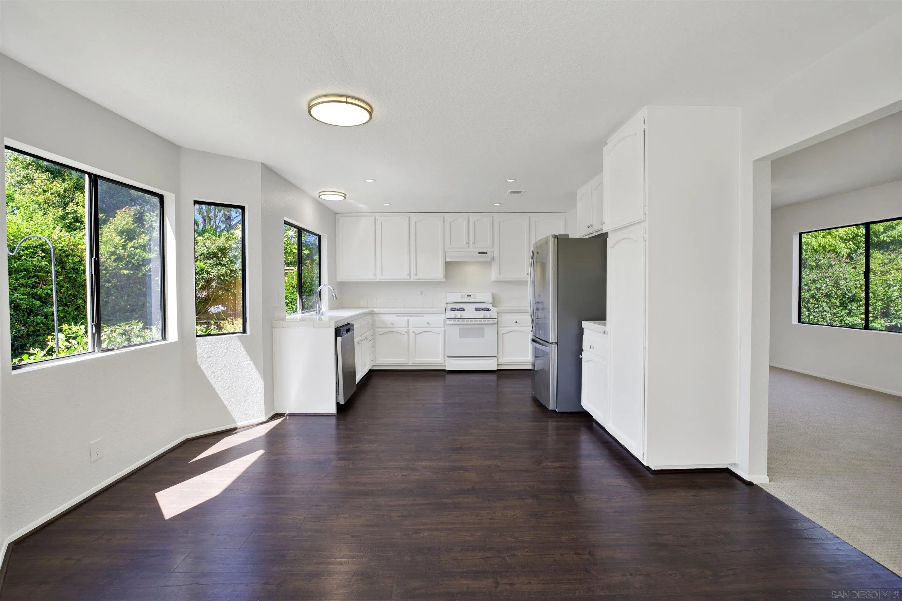 https://cdn.realtyfeed.com/cdn/127/260013120/ffb6905edd032153861167504ee62770.webp