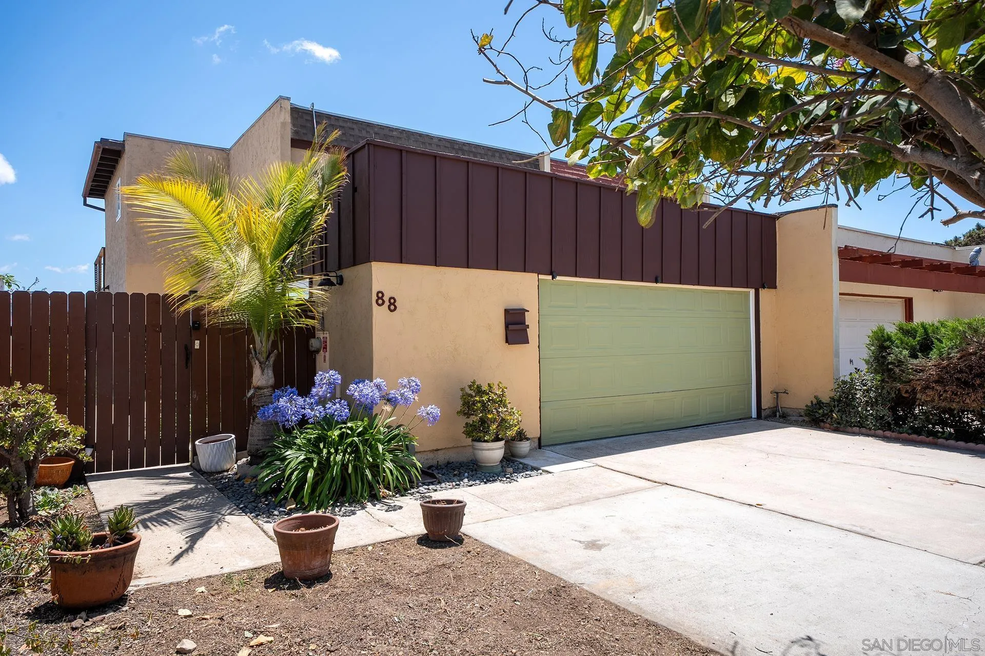 Photo #2: 260013121 Listing: Photo #2
