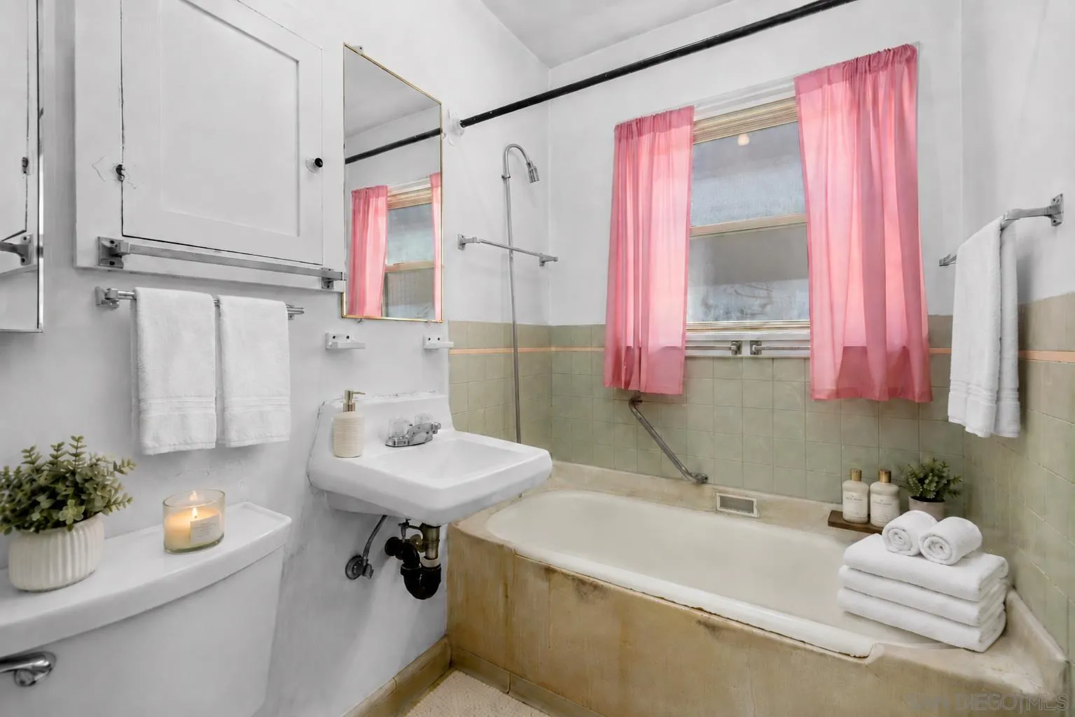 https://cdn.realtyfeed.com/cdn/127/260013122/4e23045bd17a1a4860b68d30ba34e63e.webp