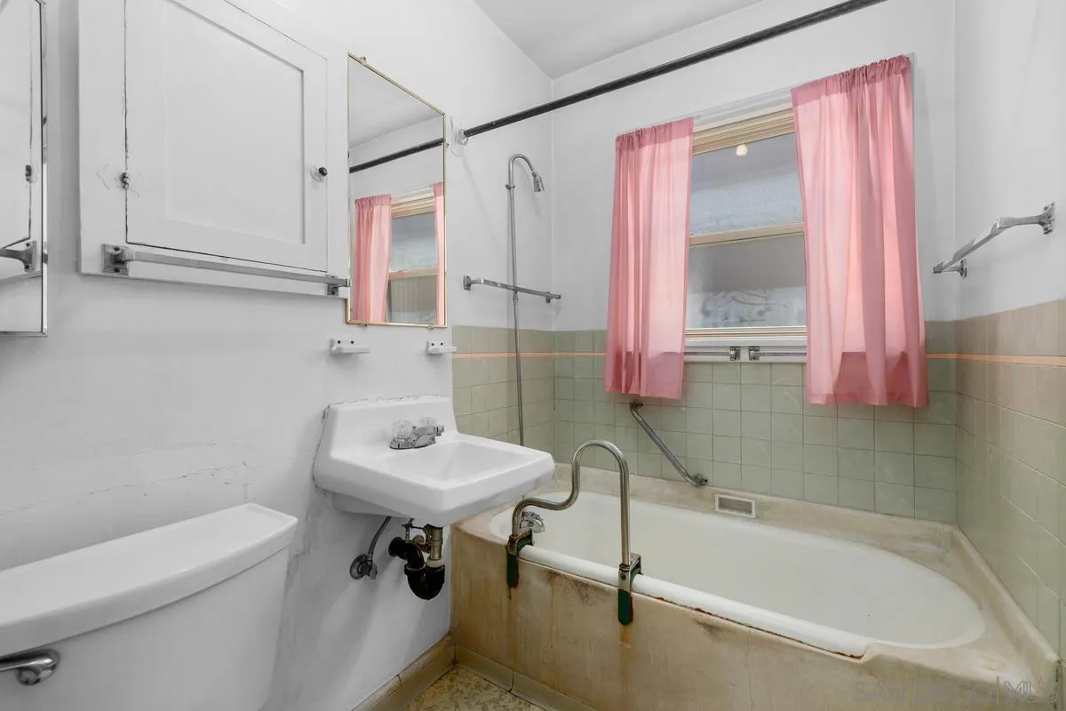 https://cdn.realtyfeed.com/cdn/127/260013122/e2fd0bf41db6f0b630876da41b80d4e8.webp