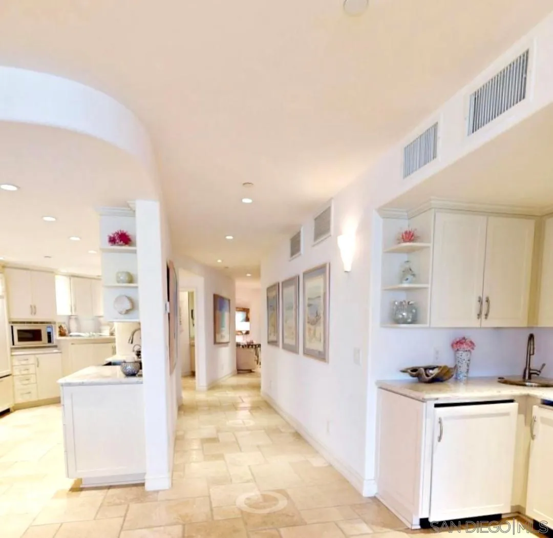 https://cdn.realtyfeed.com/cdn/127/260013127/52211d1d13d74017698a81d045ffadd6.webp
