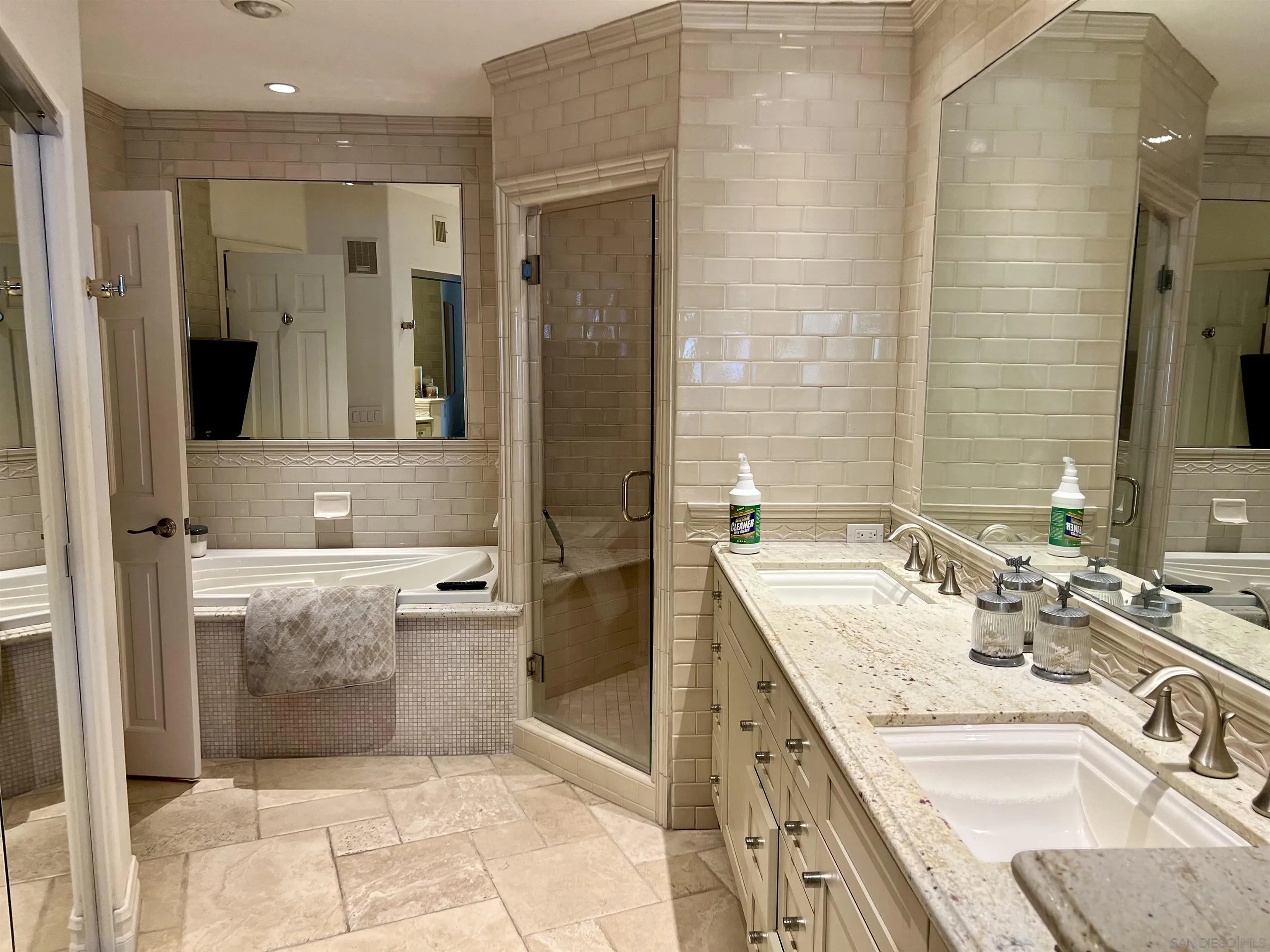 Photo #8: 260013127 Listing: Photo #8