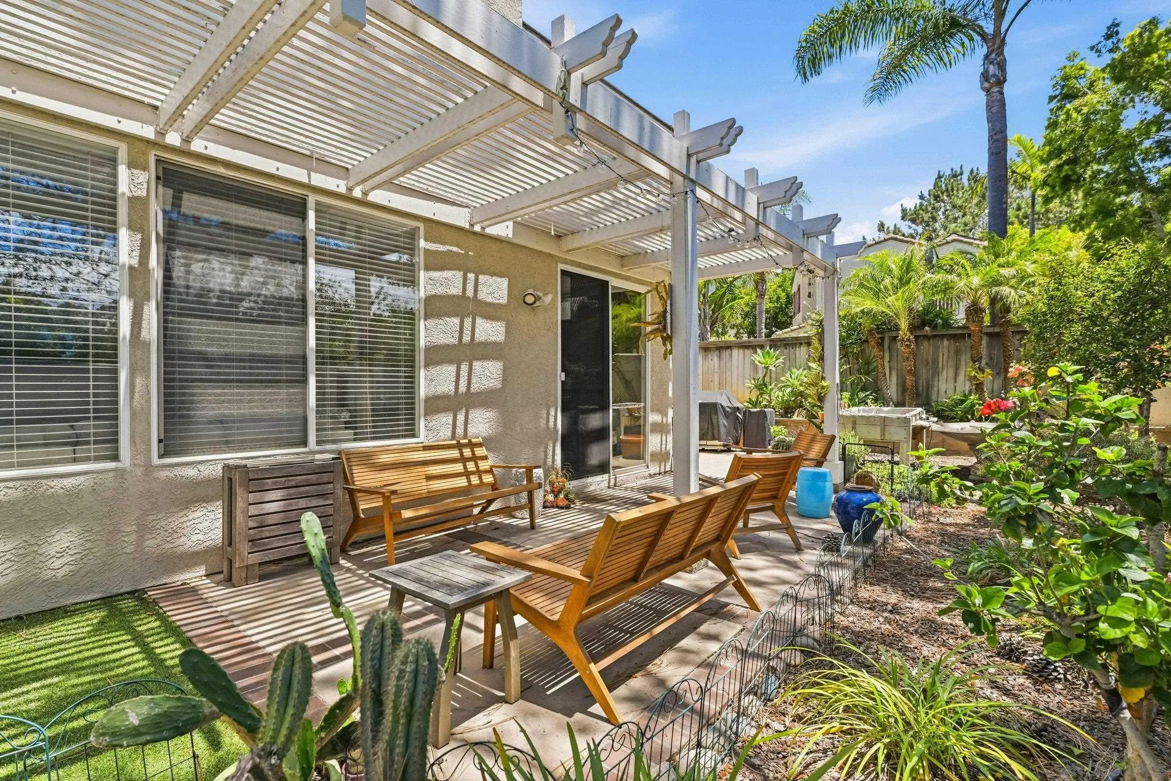 https://cdn.realtyfeed.com/cdn/127/260013129/0c646c12f46ed26567478e41459ee44d.webp