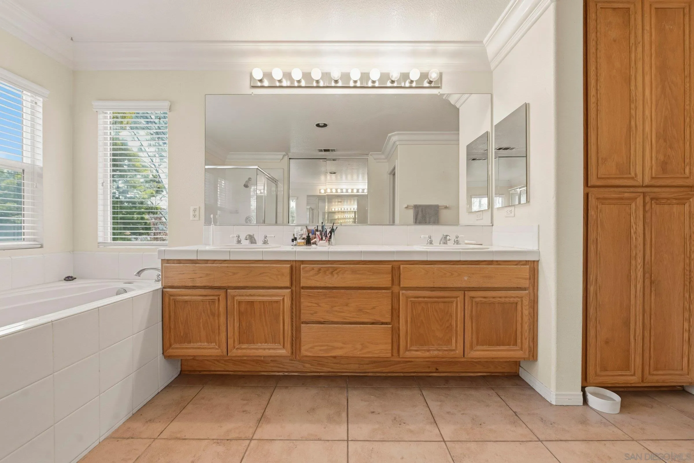 https://cdn.realtyfeed.com/cdn/127/260013129/200c02c42f1e369dd2b700d42165288e.webp