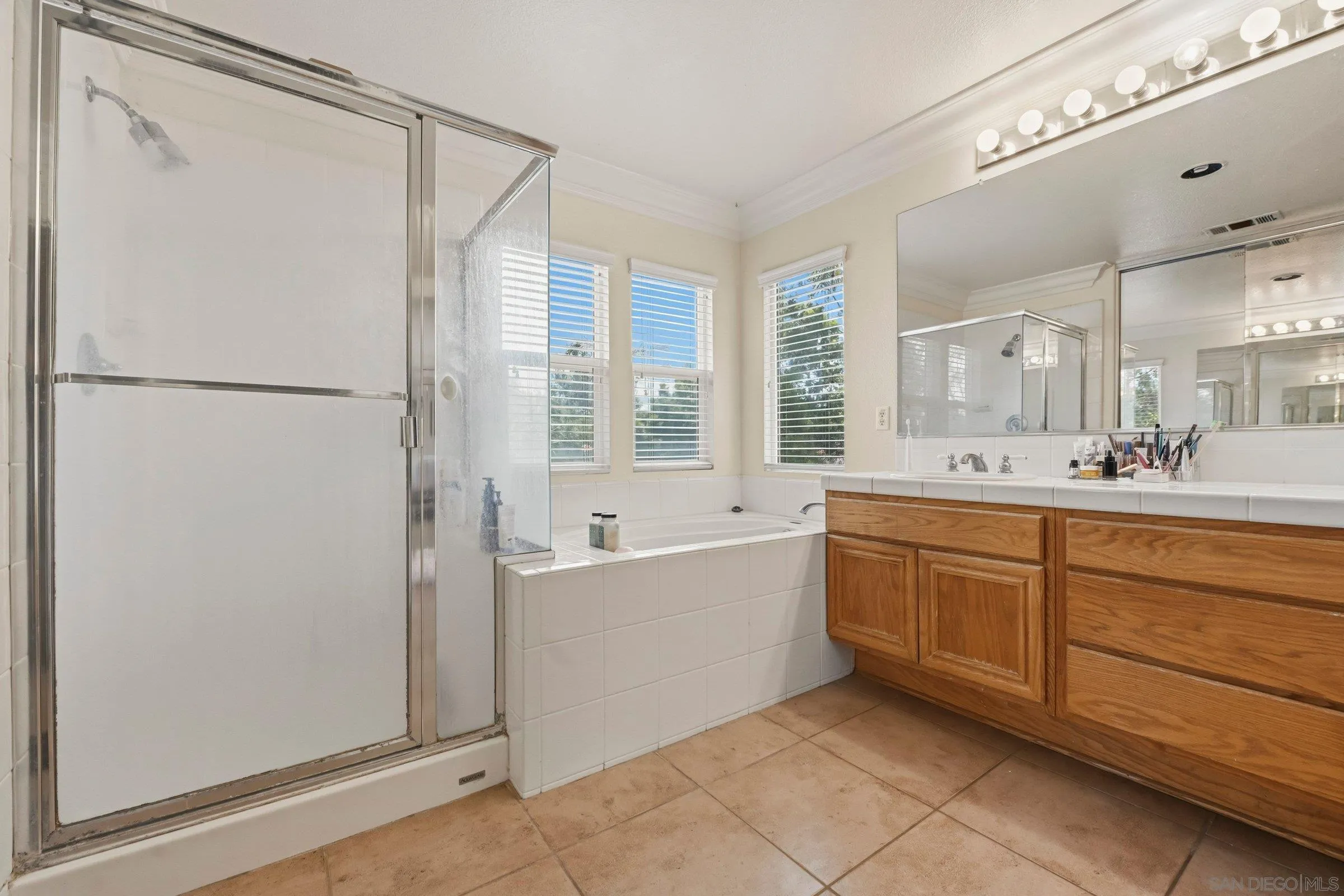 https://cdn.realtyfeed.com/cdn/127/260013129/2df8ae9d7c80705d81c3a4e7ebd876a1.webp