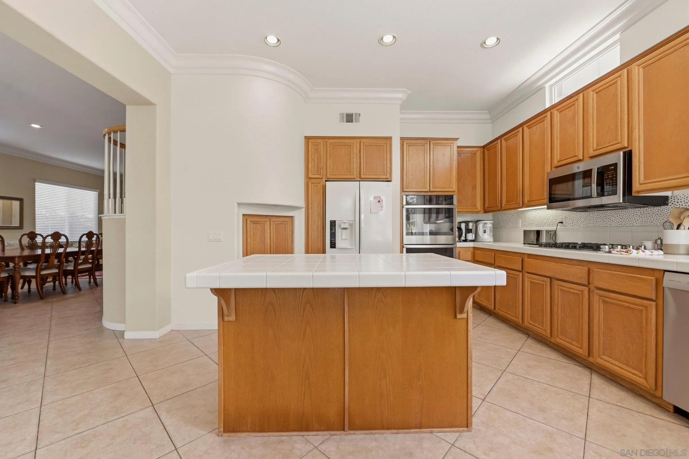 https://cdn.realtyfeed.com/cdn/127/260013129/b6171d54472bc210328d2921b827ae64.webp