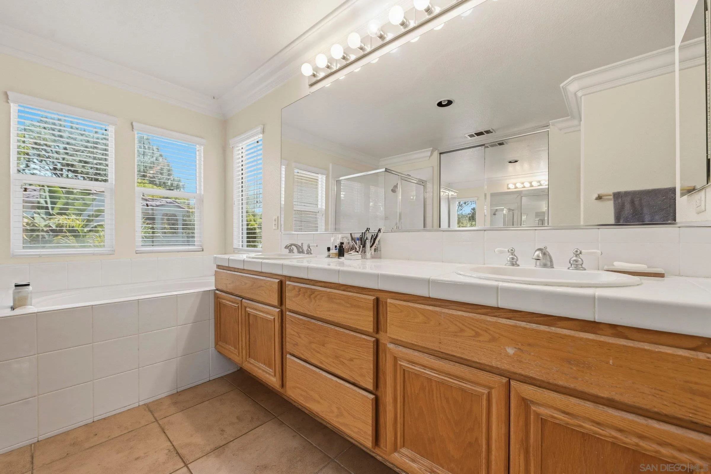 https://cdn.realtyfeed.com/cdn/127/260013129/bbf7d608d22d07070f36557ff09274ec.webp