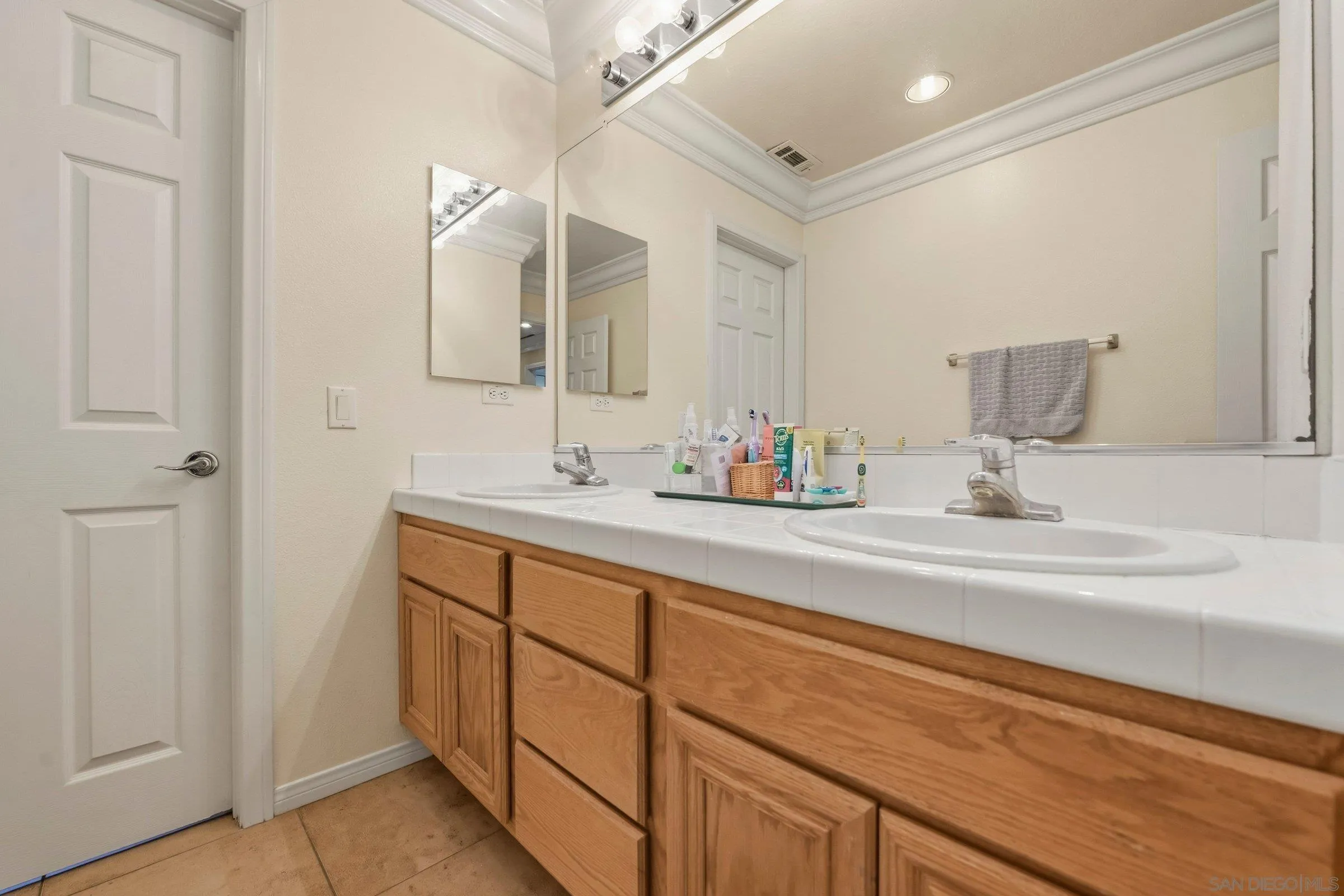 https://cdn.realtyfeed.com/cdn/127/260013129/d71a8bdaf2508fa90a4a1a980638e120.webp