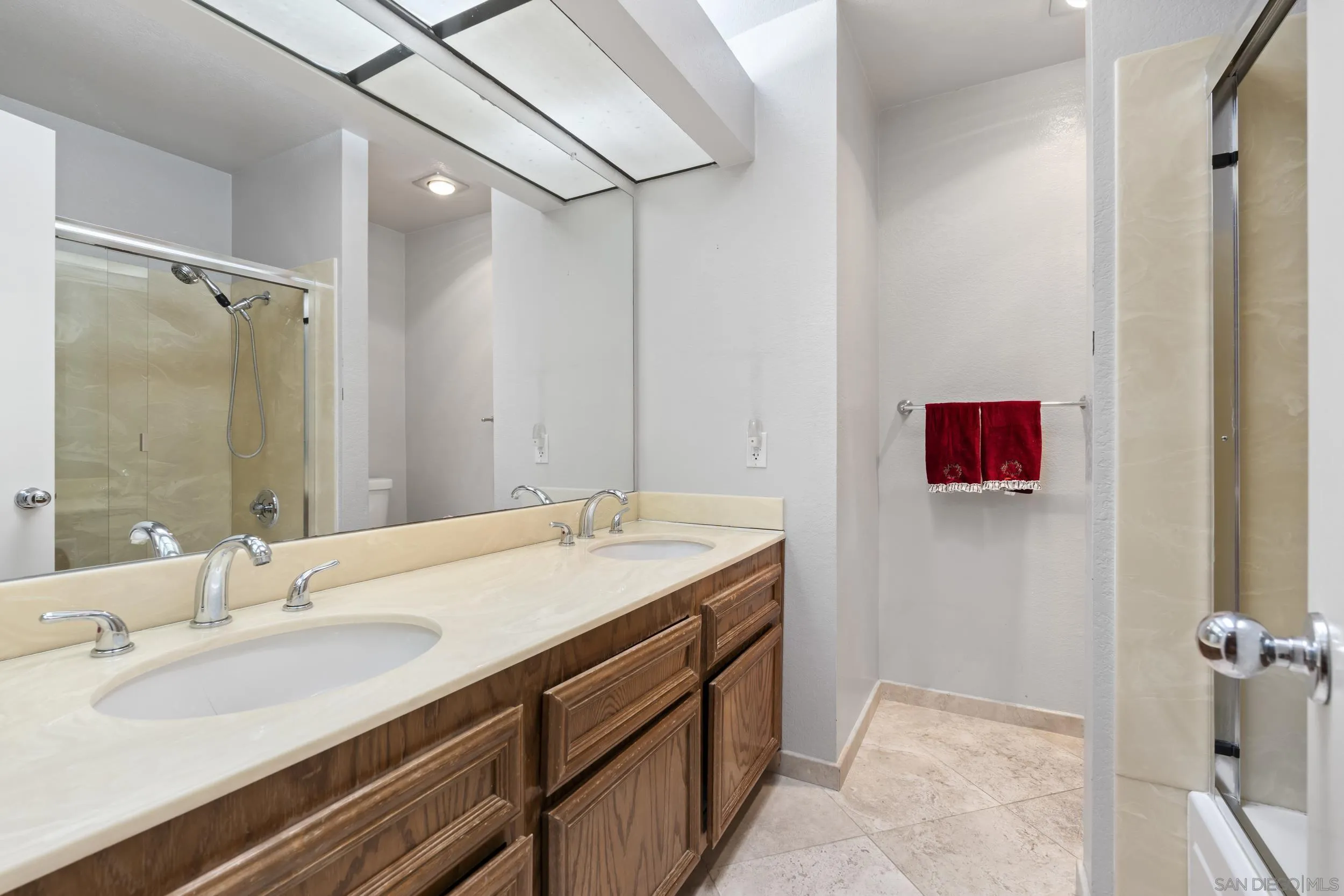 https://cdn.realtyfeed.com/cdn/127/260013130/4fbe0b29c8d9df8998cef6fa6b2d8a32.webp