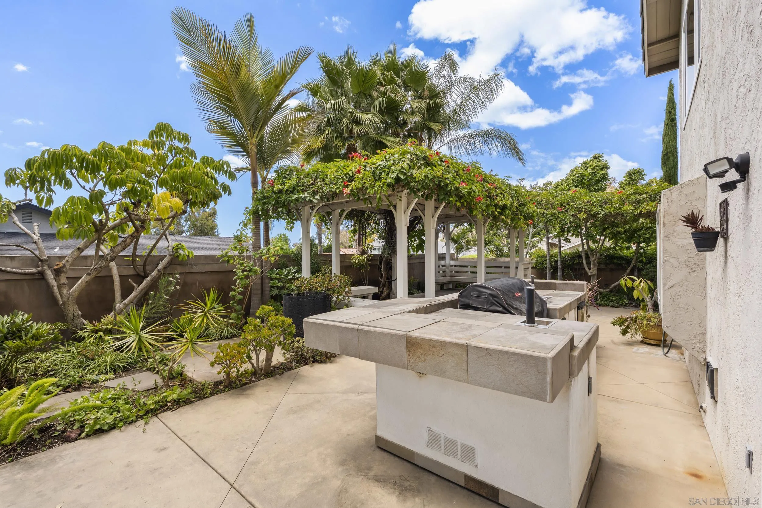 https://cdn.realtyfeed.com/cdn/127/260013130/bcd14944a12efd87e65ebb5e0a4dafd5.webp