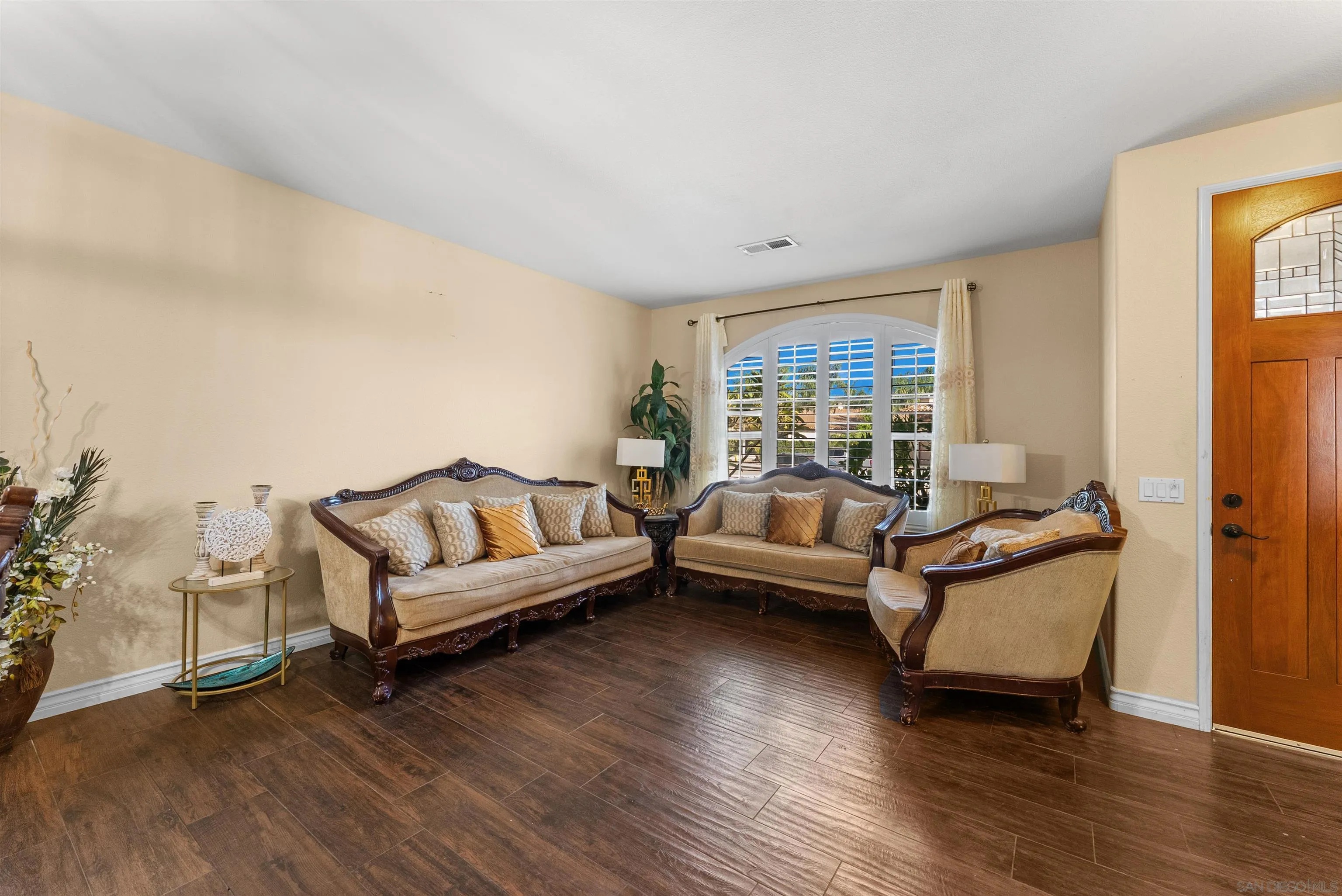 https://cdn.realtyfeed.com/cdn/127/260013136/0178e001cbc1c71b387cead89f253dc8.webp