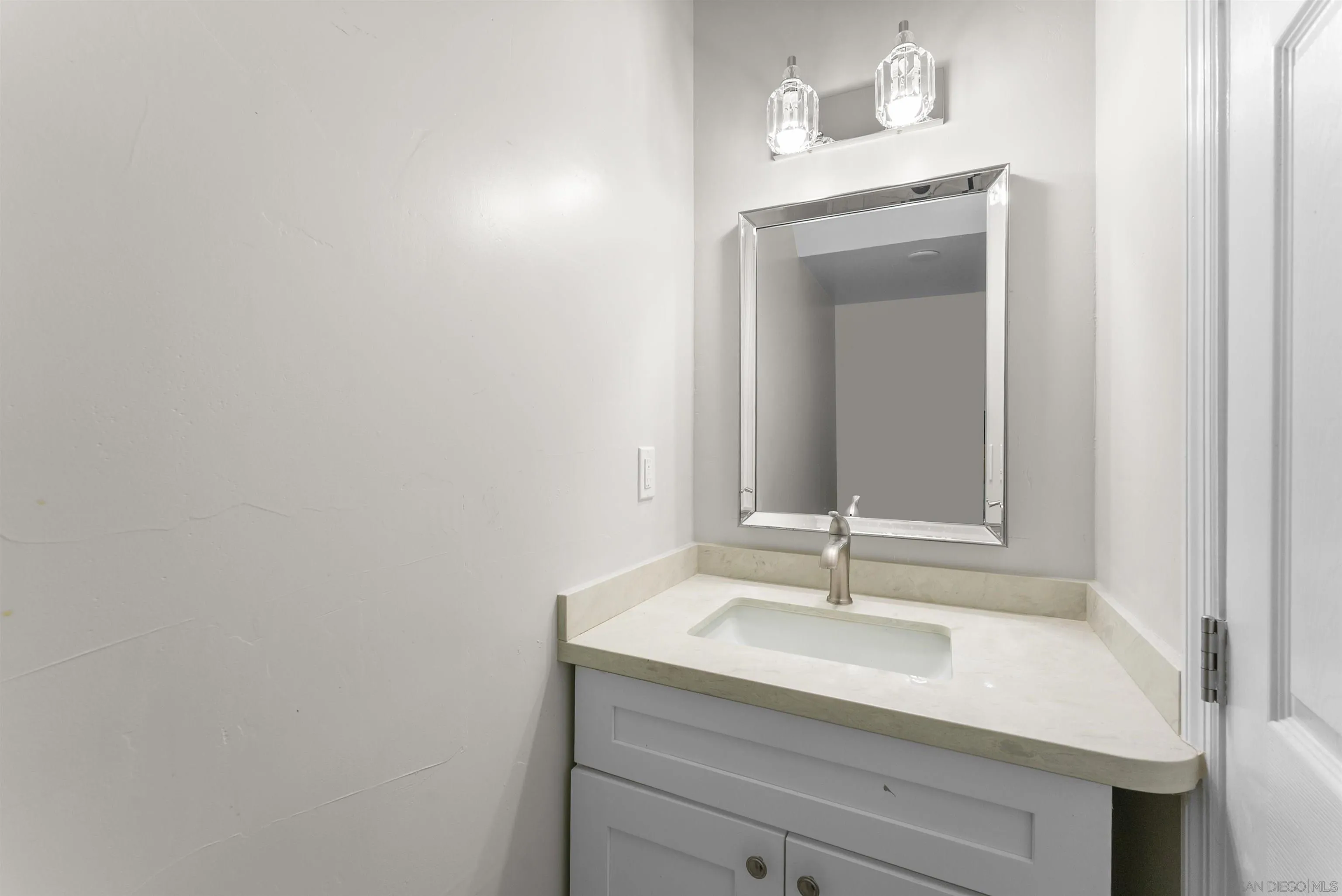 https://cdn.realtyfeed.com/cdn/127/260013136/07a7a3018e25eb3f7f7f61096b13f293.webp