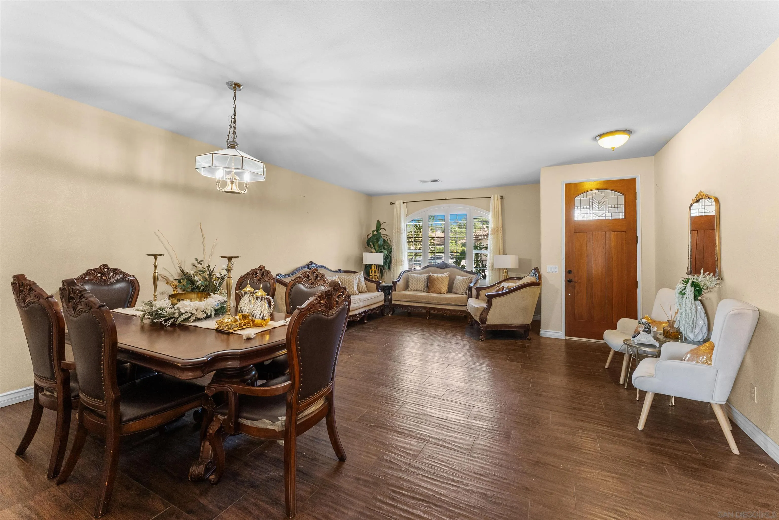 https://cdn.realtyfeed.com/cdn/127/260013136/0cc48bd775bb50bd2e67c9105c21e8f6.webp
