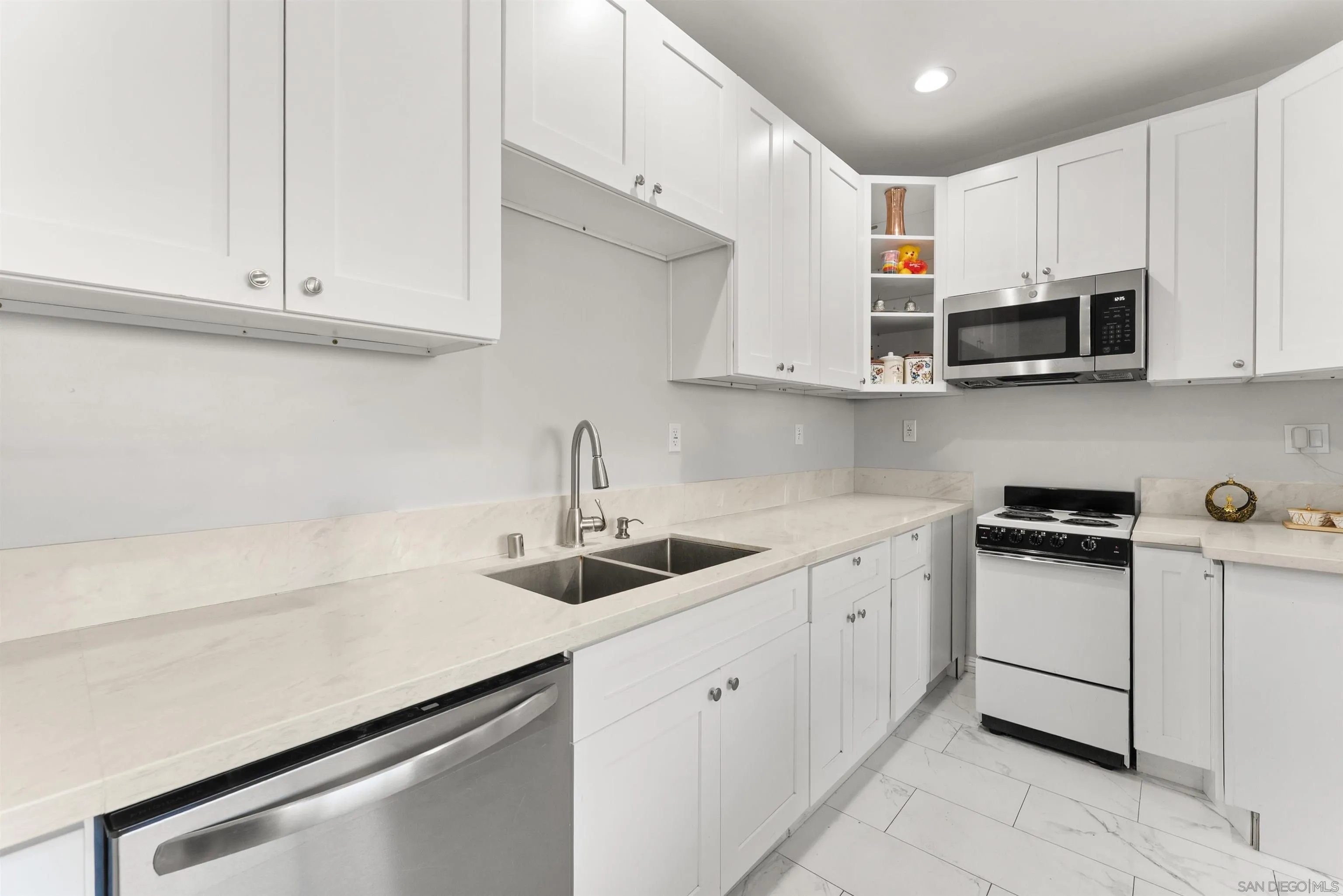 https://cdn.realtyfeed.com/cdn/127/260013136/7f7ea3cff1812bc2d5f8c91bd2f11729.webp