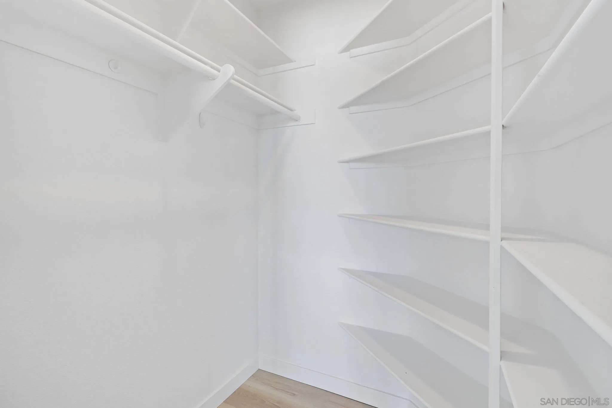 https://cdn.realtyfeed.com/cdn/127/260013148/4c736ad0b651ddec490a084333412c84.webp