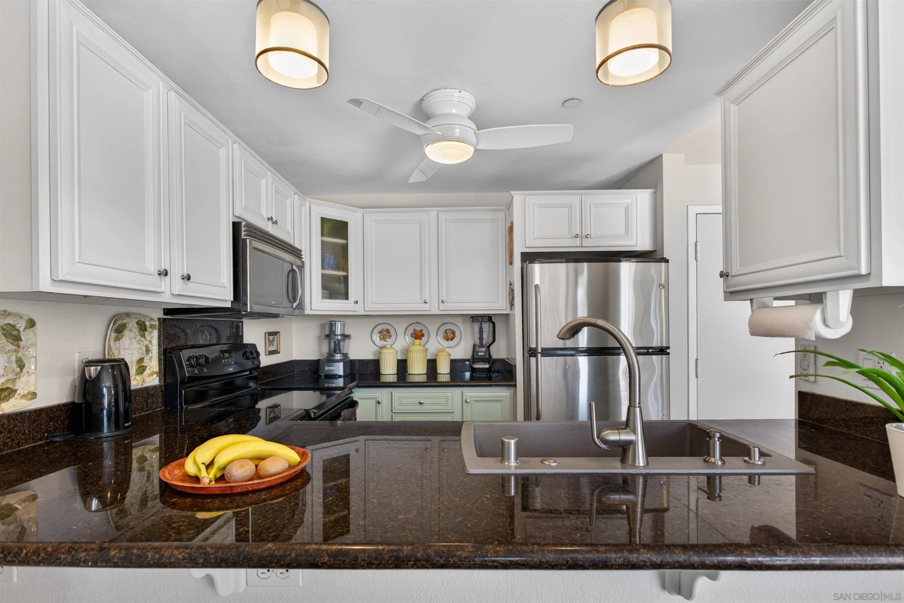 https://cdn.realtyfeed.com/cdn/127/260013159/454b2410a6223bc84b975929582a602e.webp