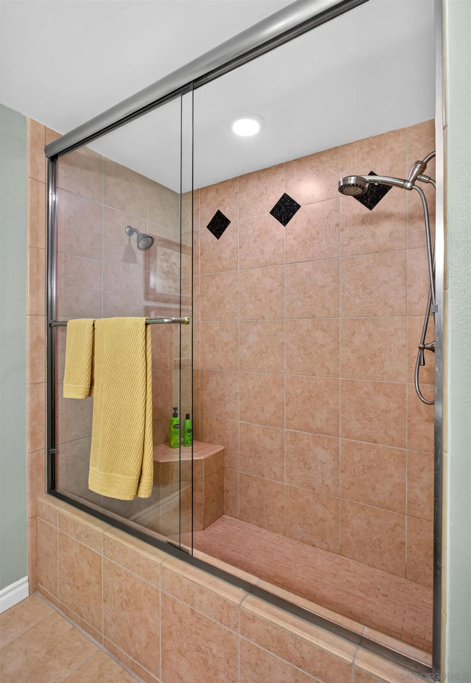 https://cdn.realtyfeed.com/cdn/127/260013159/bdc6e2e69e09b0aec08b339e9a780afe.webp