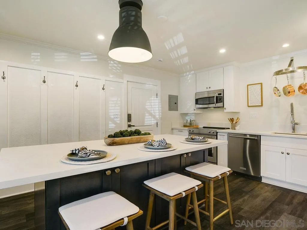 Photo #4: 260013171 Listing: Photo #4